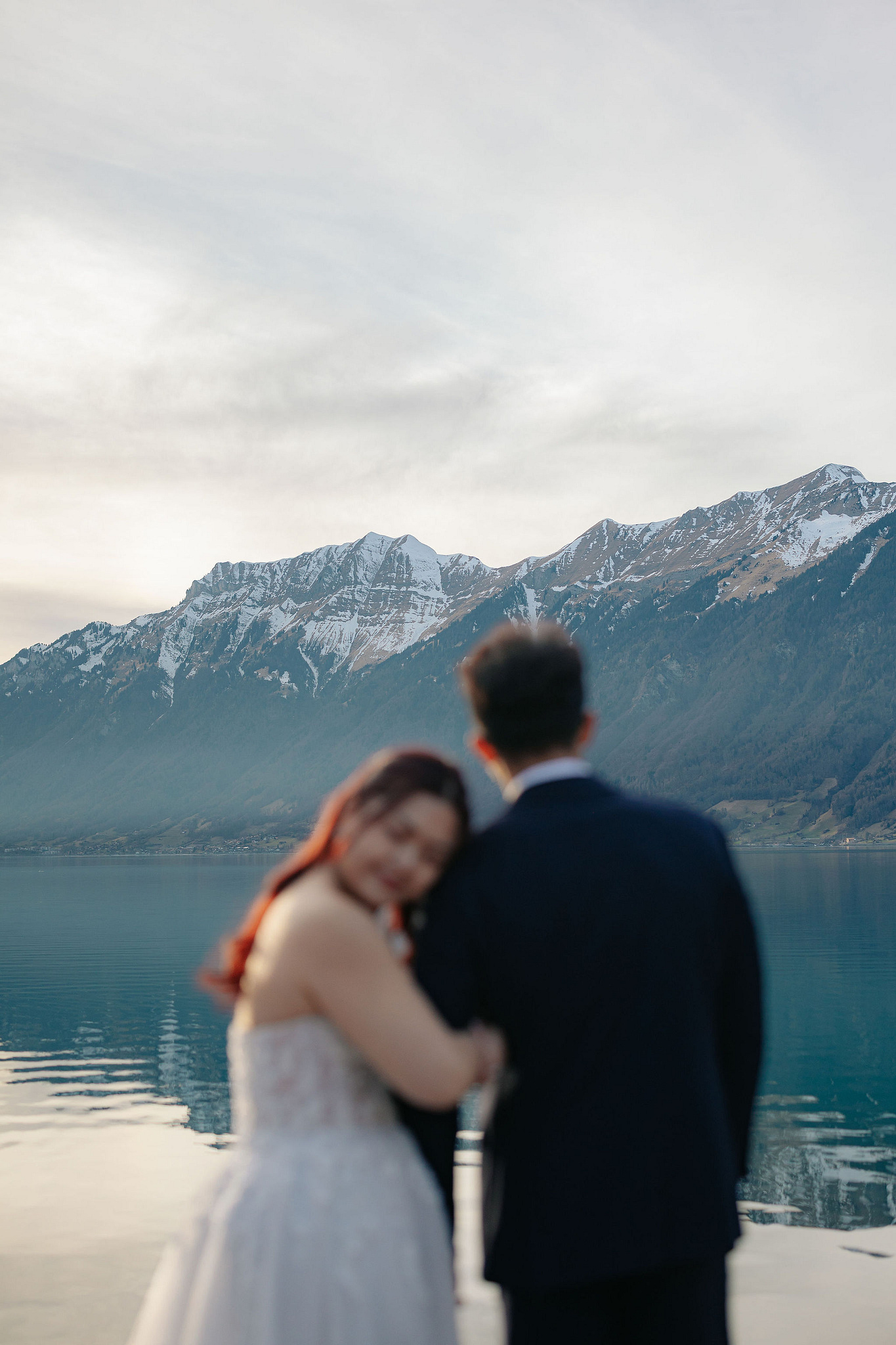 Switzerland Pre-Wedding Photoshoot | Lauterbrunnen, Grindelwald First & Lake Brienz at Lake Brienz pre-wedding photo