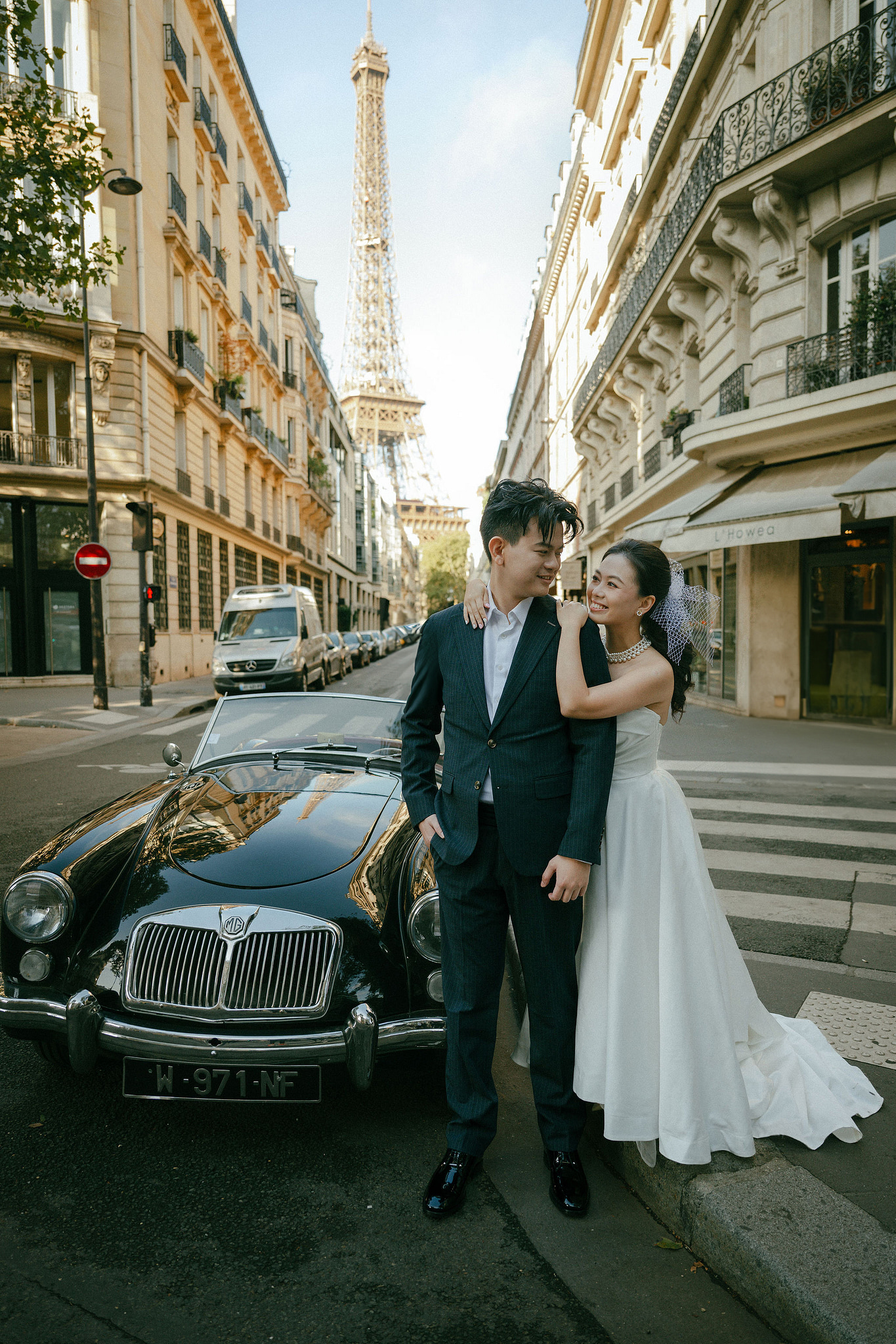 Paris Pre-Wedding Photoshoot | Bir-Hakeim Bridge, Paris Streets & Château de Fontainebleau at Paris Streets pre-wedding photo