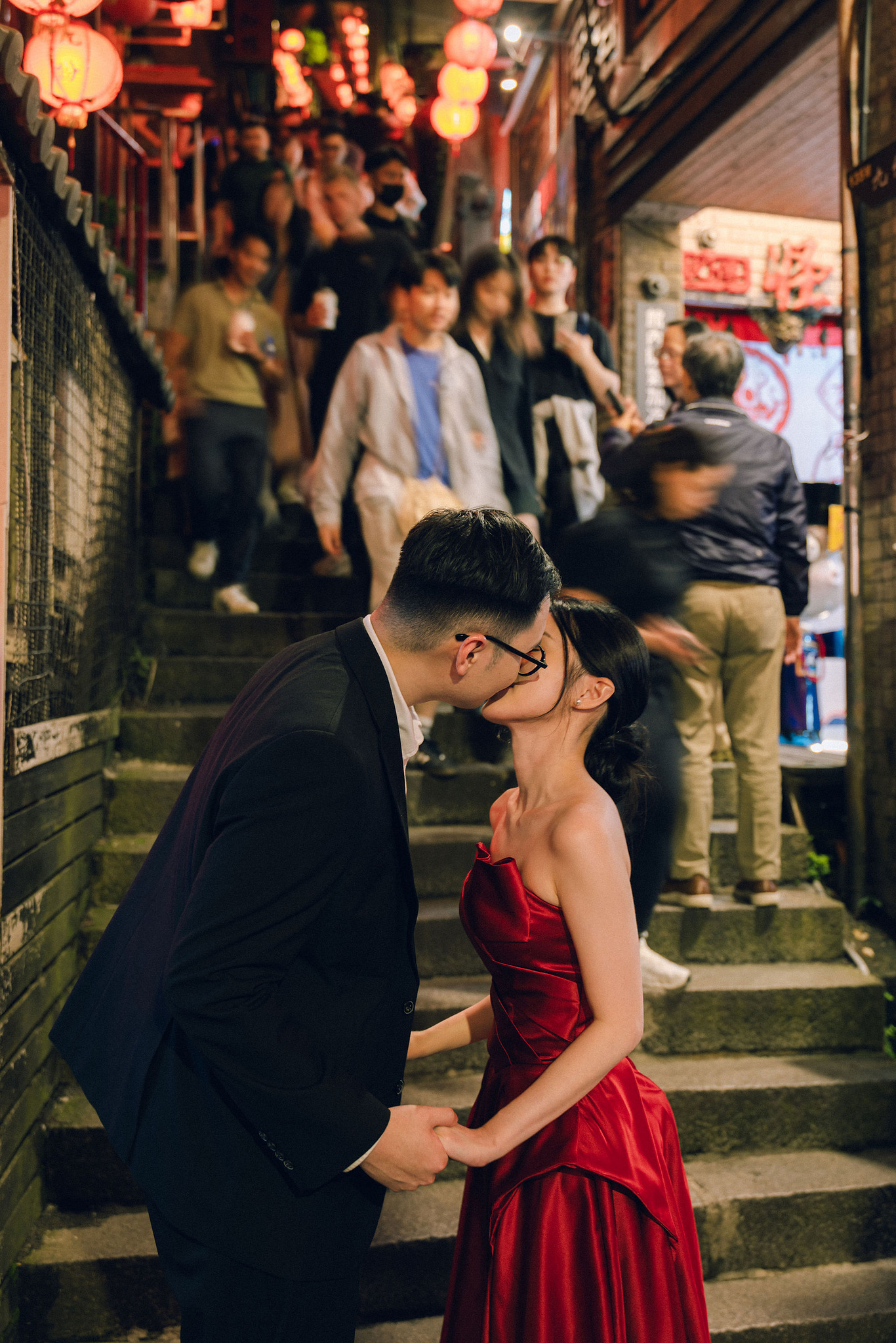 Taiwan Pre-Wedding Photoshoot | Dadaocheng, Shifen & Jiufen at Jiufen pre-wedding photo