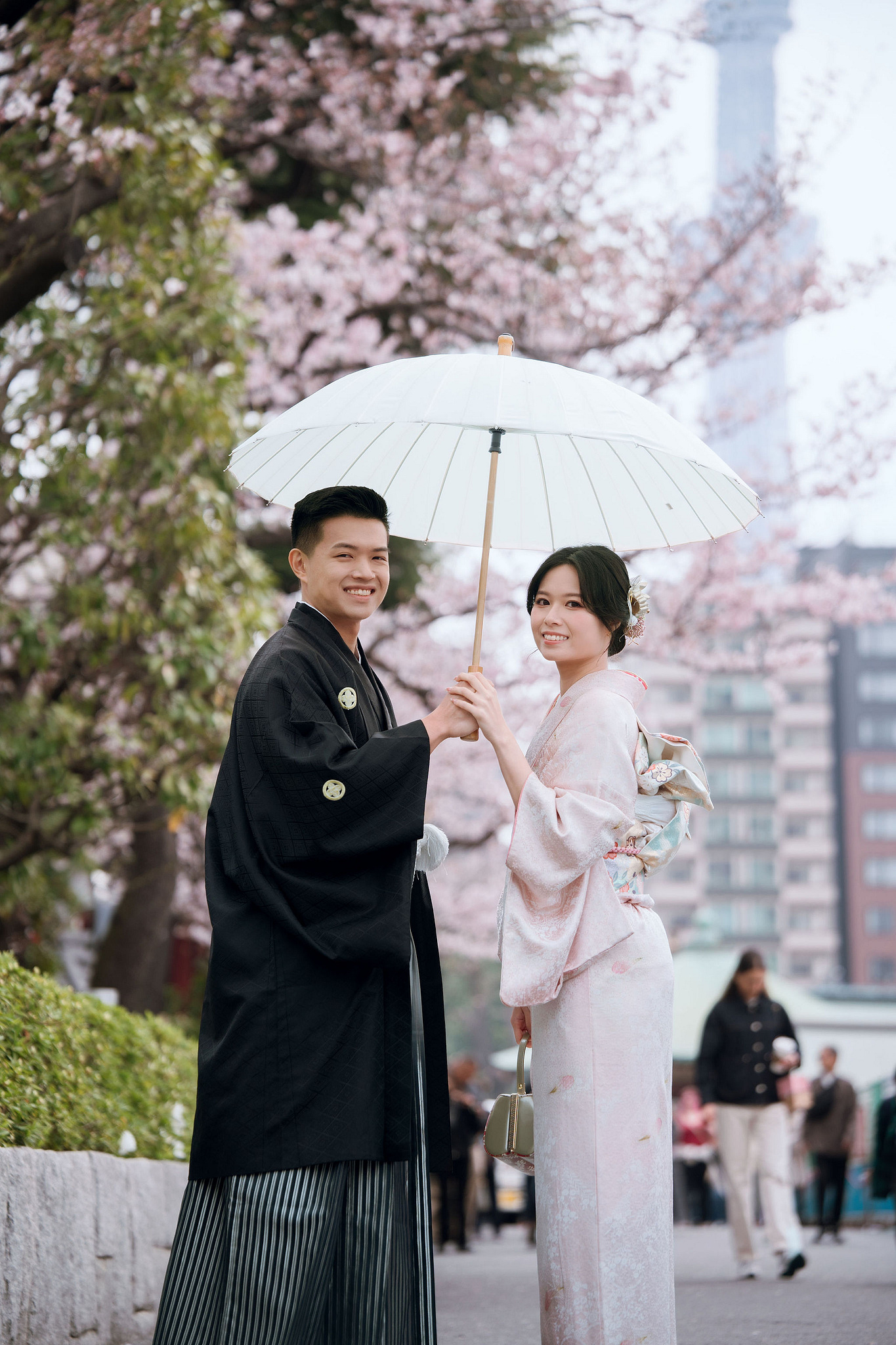 Tokyo & Mt Fuji Pre-Wedding Photoshoot | Senso-Ji Temple, Tokyo Park & Lake Kawaguchiko at Senso-Ji Temple pre-wedding photo
