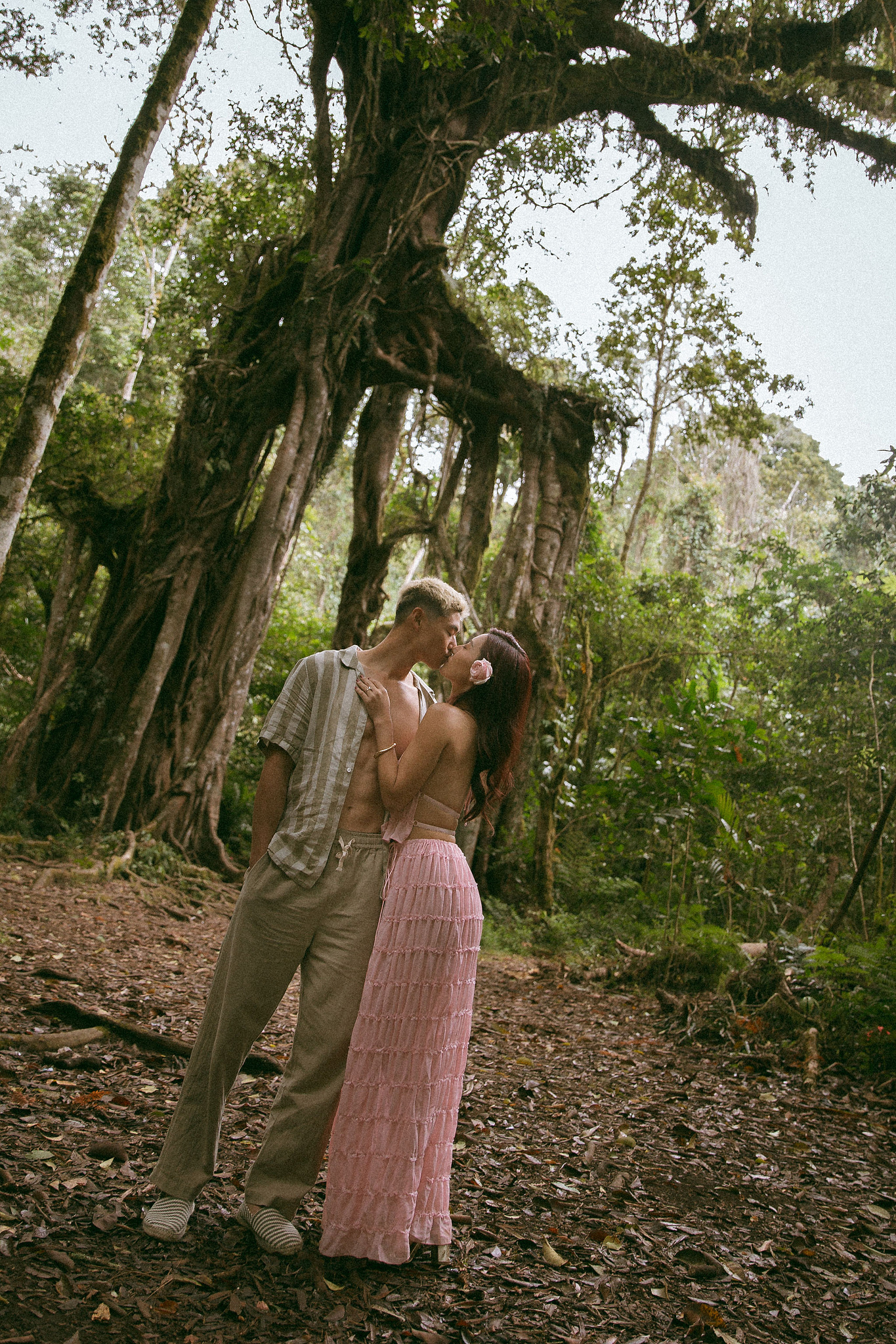 Bali Pre-Wedding Photoshoot | Lake Tamblingan, Kebun Raya Botanic Gardens & Blangsinga Waterfall at Botanic Gardens pre-wedding photo