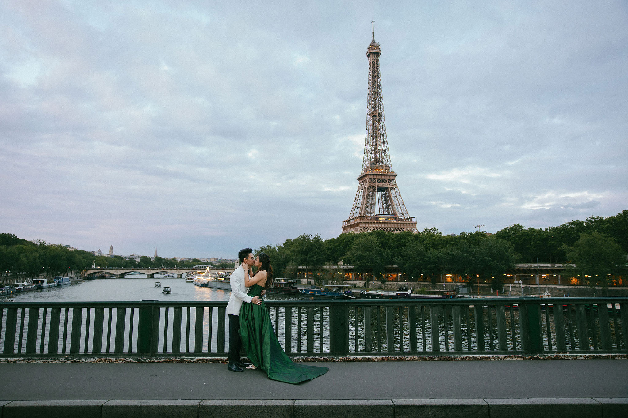 Paris Pre-Wedding Photoshoot | Place du Trocadéro, Luxembourg Gardens, Parisian Café, Louvre & Bir-Hakeim Bridge at Bir-Hakeim Bridge pre-wedding photo