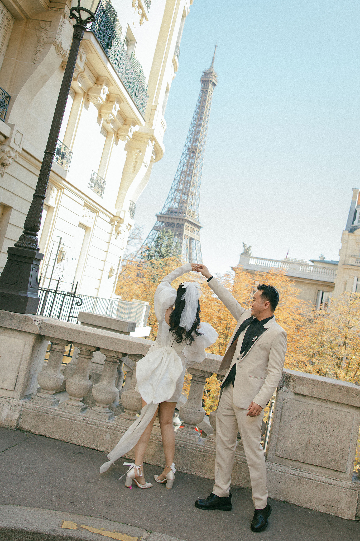 Paris Autumn Pre-Wedding Photoshoot | Avenue de Camoëns, Tuileries Garden, Louvre, Pont Alexandre III & Bir-Hakeim Bridge at Avenue de Camoëns pre-wedding photo