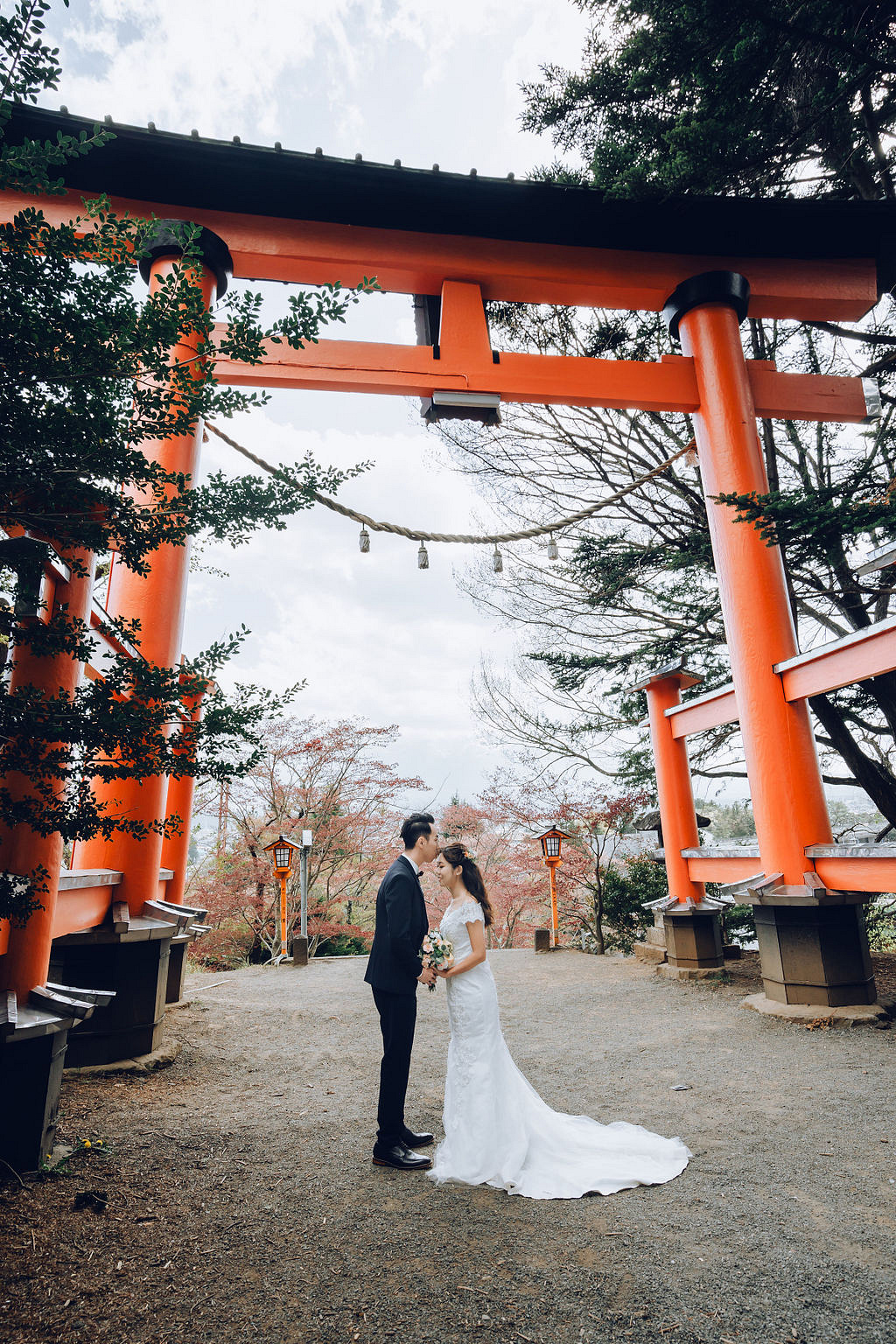 Tokyo & Mt Fuji Pre-Wedding Photoshoot | Mt Fuji Shrine, Chureito Pagoda & Lake Kawaguchiko at Chureito Pagoda pre-wedding photo