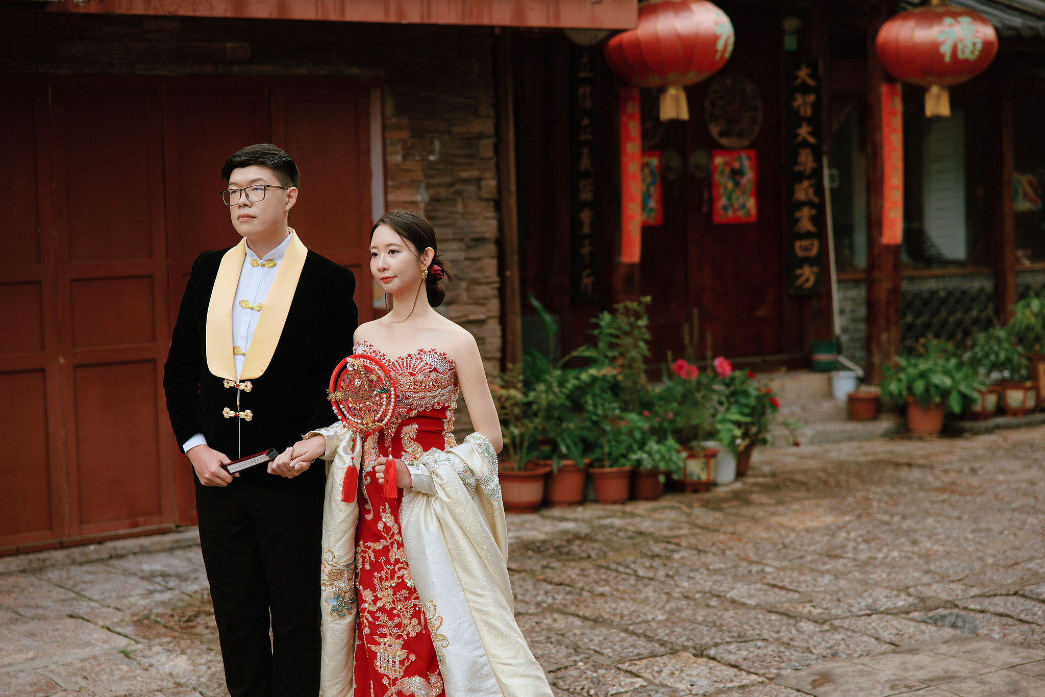 Lijiang, Yunnan Pre-Wedding Photoshoot | Spruce Meadow, Blue Moon Valley, Yulong Snow Mountain & Shuhe Ancient Town at Shuhe Ancient Town pre-wedding photo