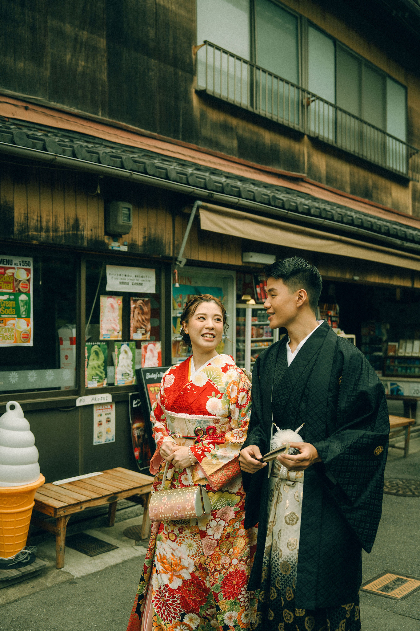 Kyoto Pre-Wedding Photoshoot | Fushimi Inari, Gion & Nara Park at Fushimi Inari Taisha pre-wedding photo