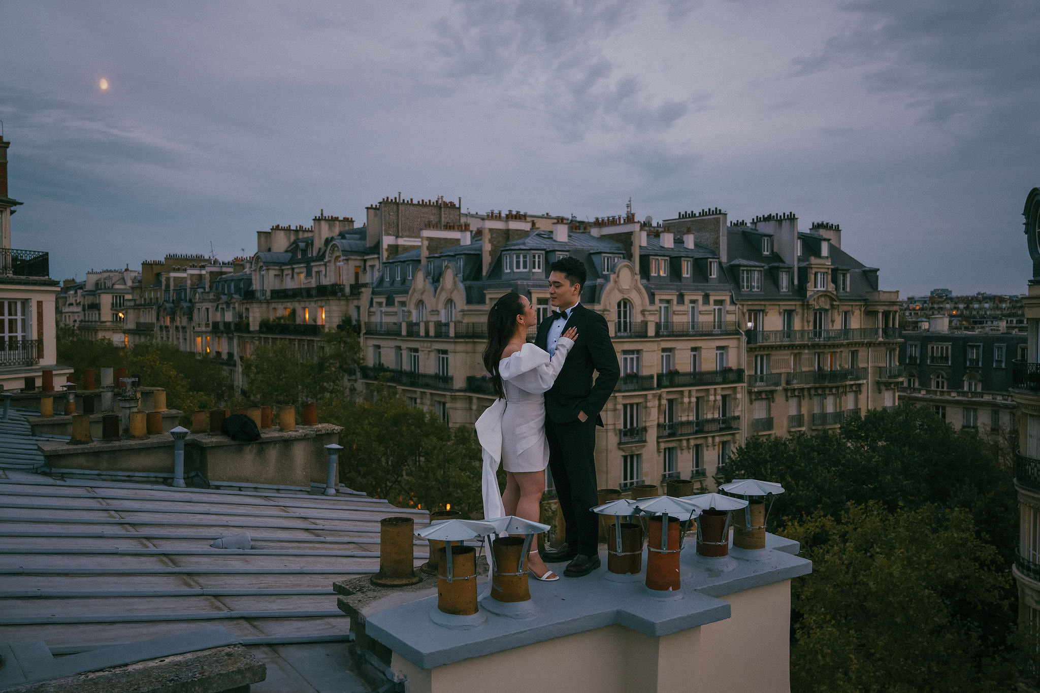 Paris Pre-Wedding Photoshoot | Trocadéro, Vintage Car, Parisian Café, Paris Rooftop & Louvre at Paris Rooftop pre-wedding photo