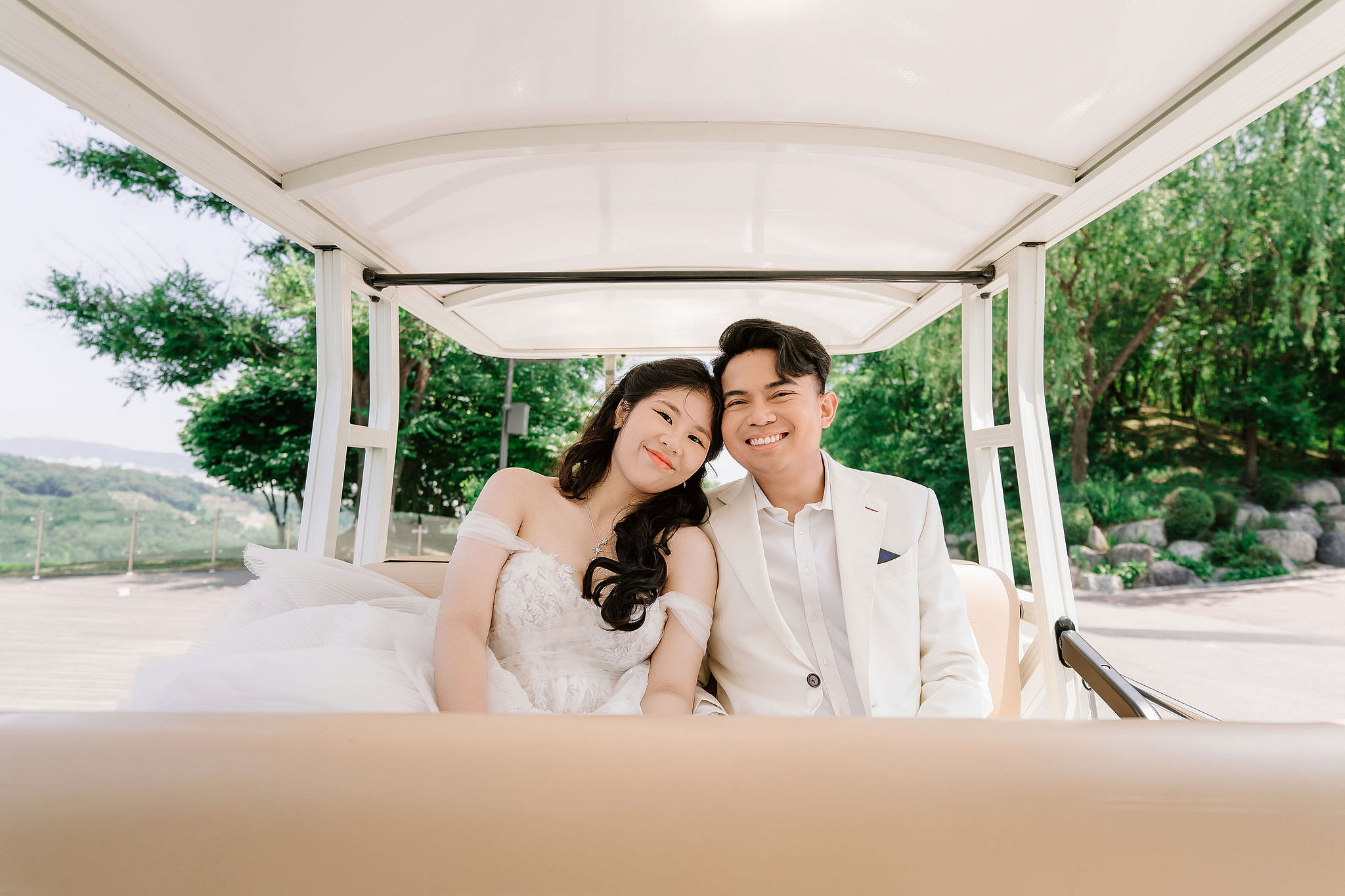 Seoul Pre-Wedding Photoshoot | Haneul Park, Yonsei University & Yeonnam-dong at Haneul Park pre-wedding photo