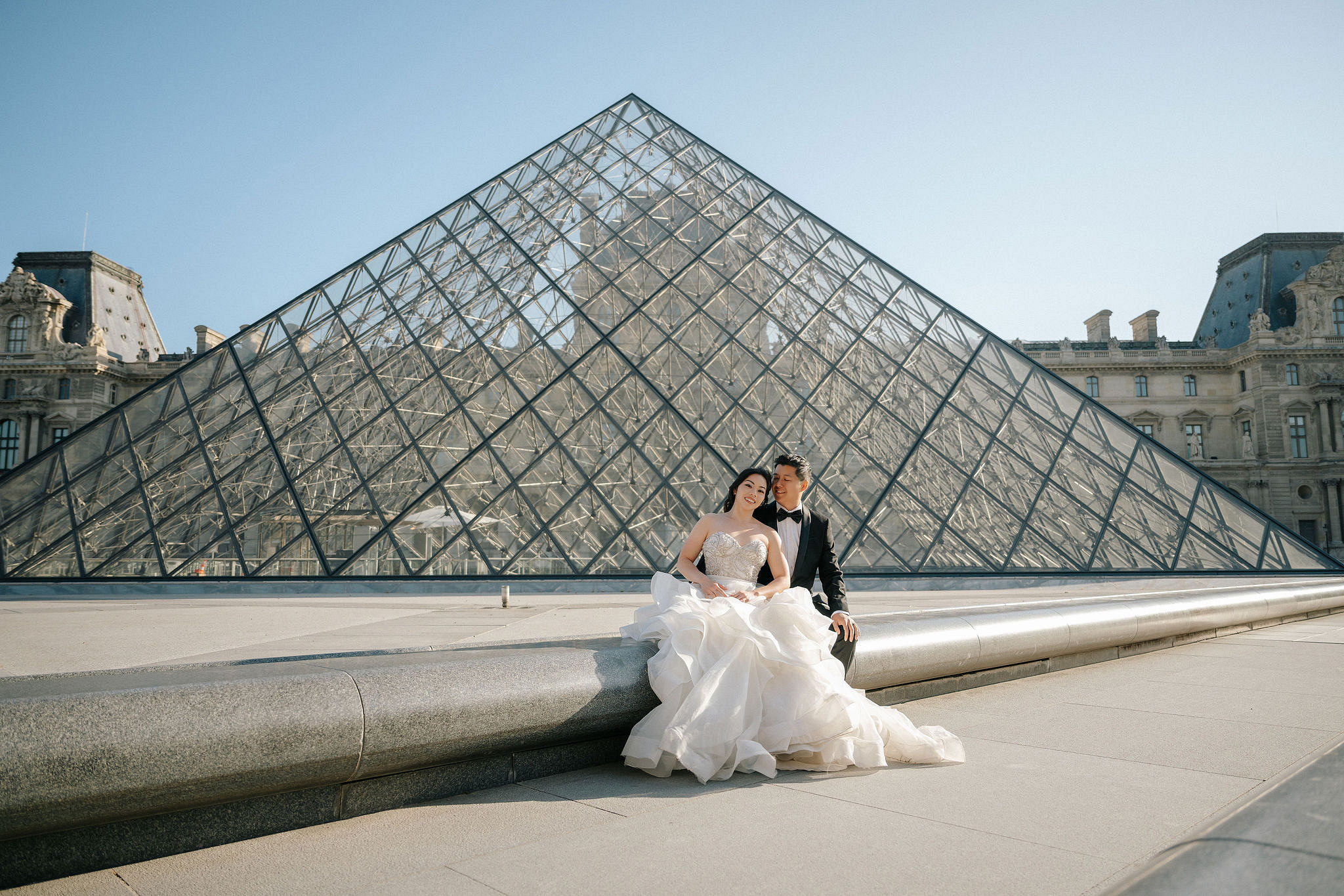Paris Pre-Wedding Photoshoot | Place du Trocadéro, Port Debilly, Louvre, Parisian Streets & Bir-Hakeim Bridge at Louvre pre-wedding photo