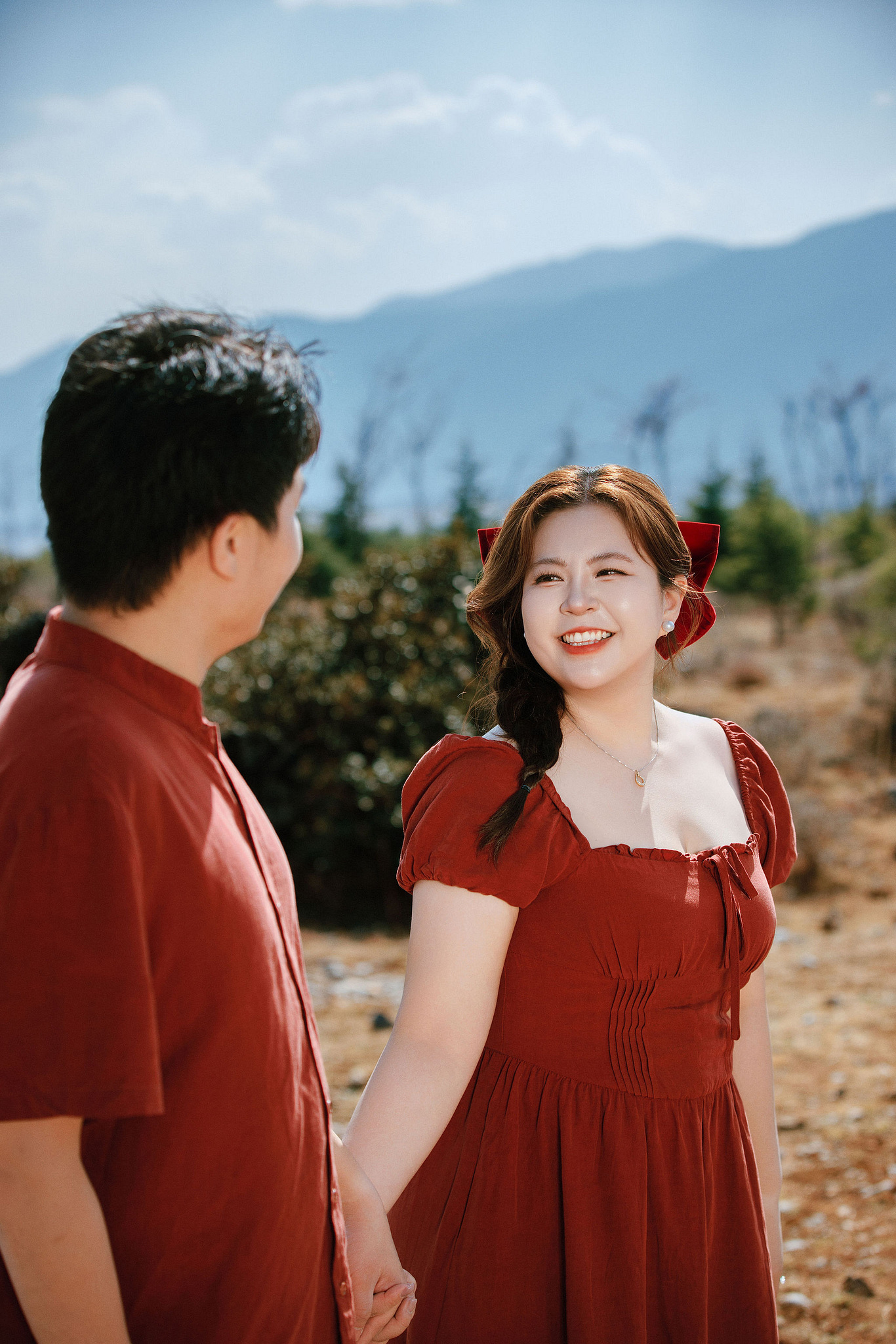 Lijiang Pre-Wedding Photoshoot | Spruce Meadow, Blue Moon Valley & Alpine Lake at Natural Lake pre-wedding photo
