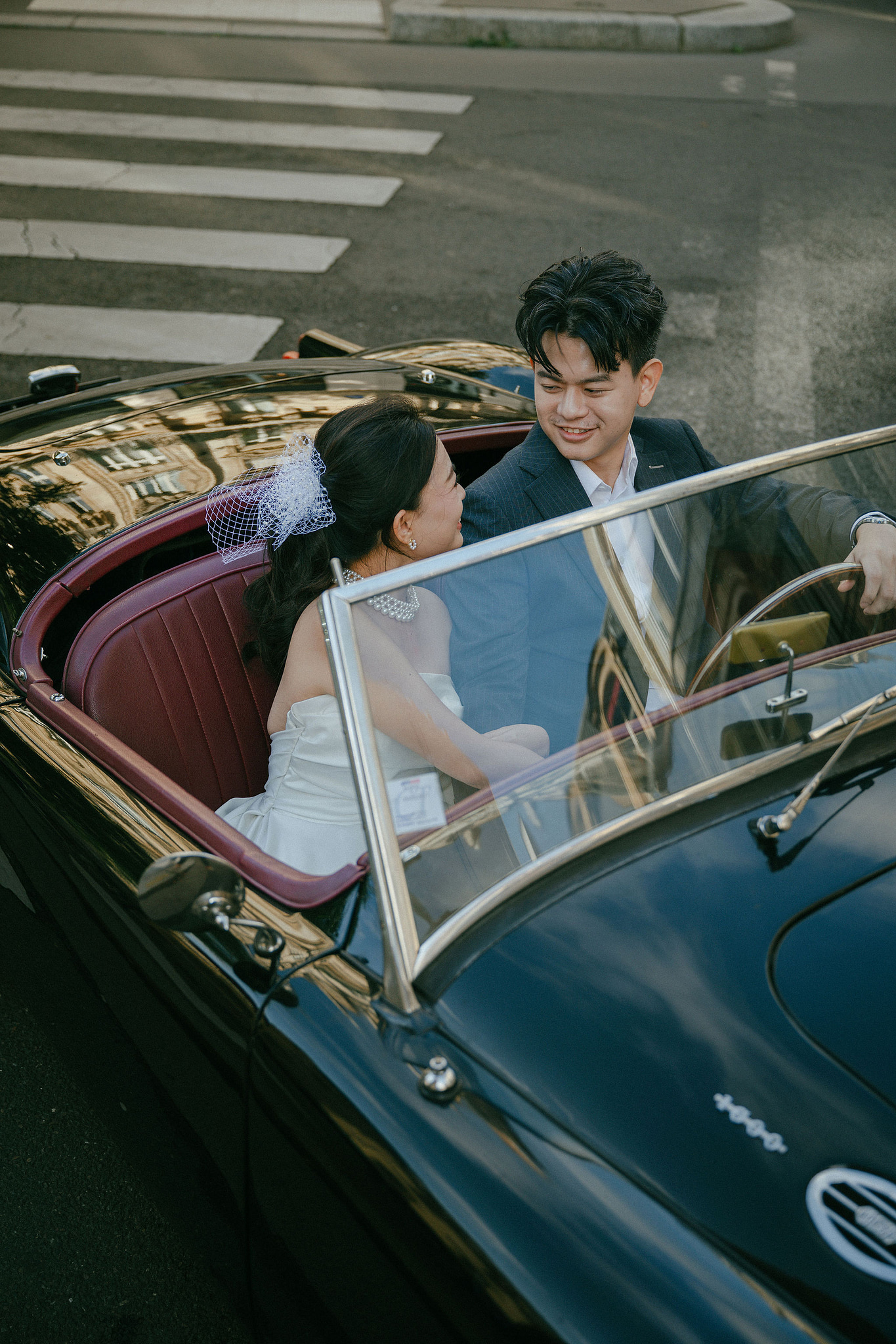 Paris Pre-Wedding Photoshoot | Bir-Hakeim Bridge, Paris Streets & Château de Fontainebleau at Paris Streets pre-wedding photo