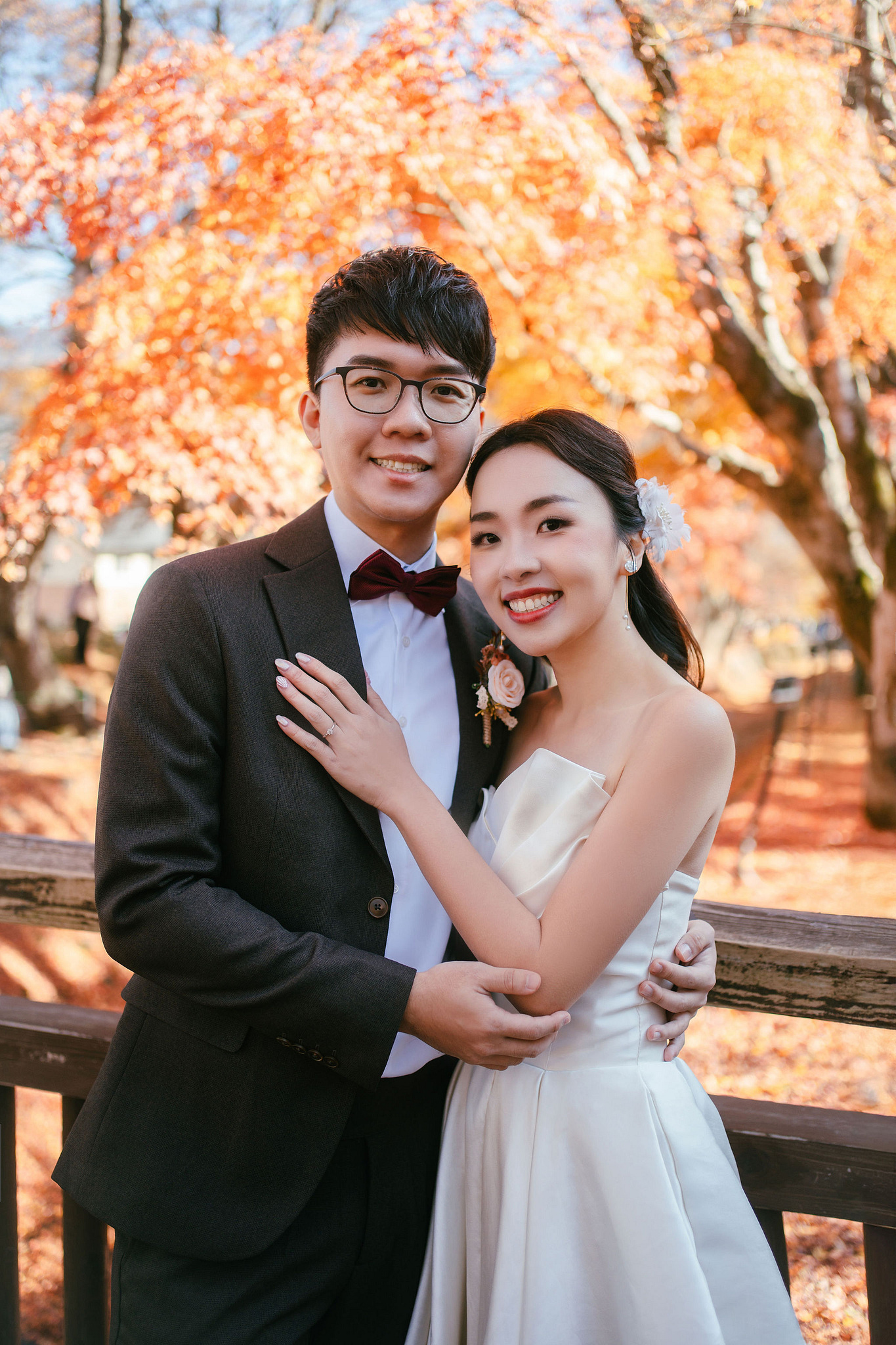 Tokyo & Mt Fuji Pre-Wedding Photoshoot | Asakusa Temple, Maple Corridor, Susuki Fields & Lake Kawaguchiko at Maple Corridor pre-wedding photo