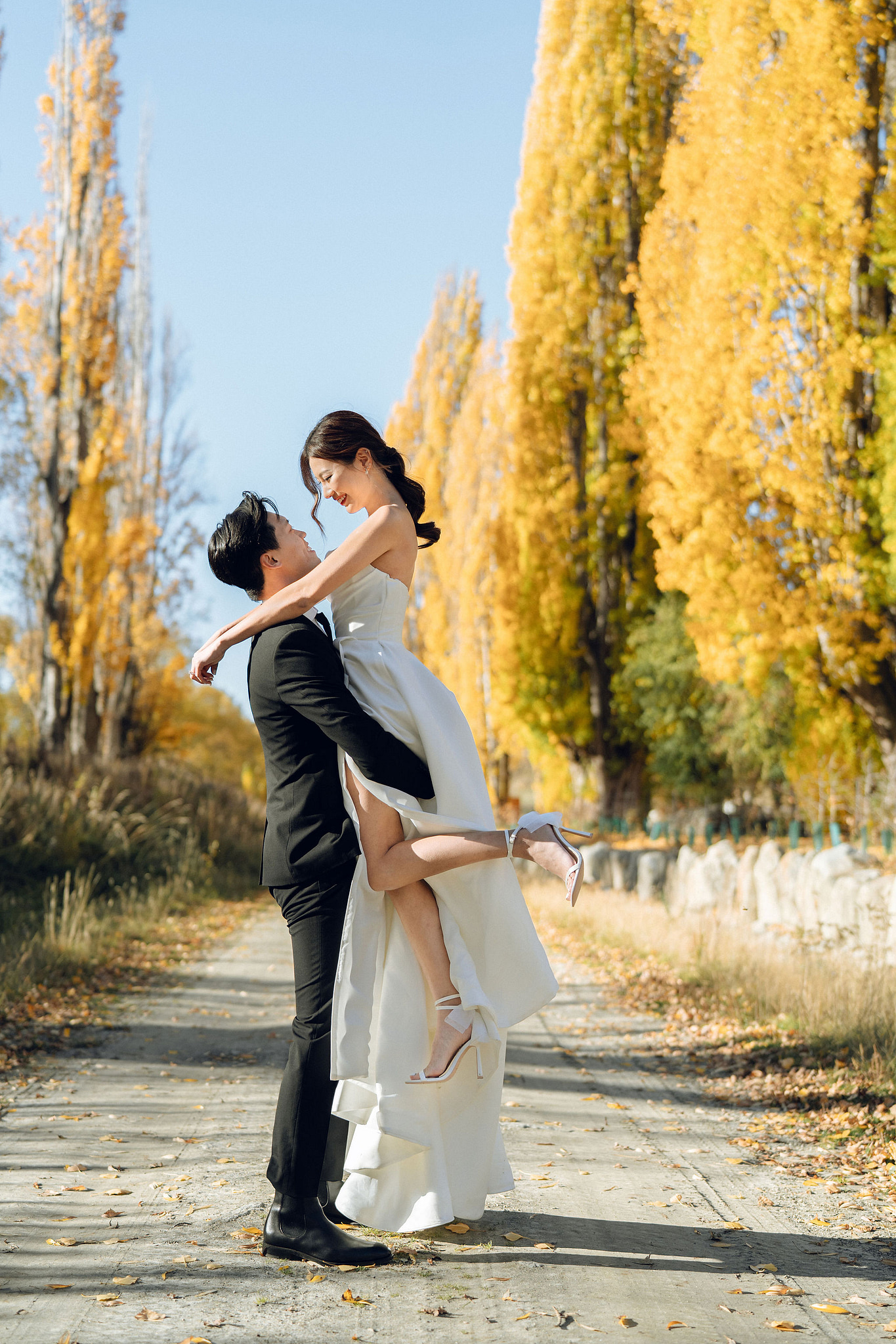 New Zealand Autumn Pre-Wedding Photoshoot Twin Peak Skippers Canyon Alpaca Farm Hilltop Cardrona Night Shoot Kombi Van at Cardrona pre-wedding photo