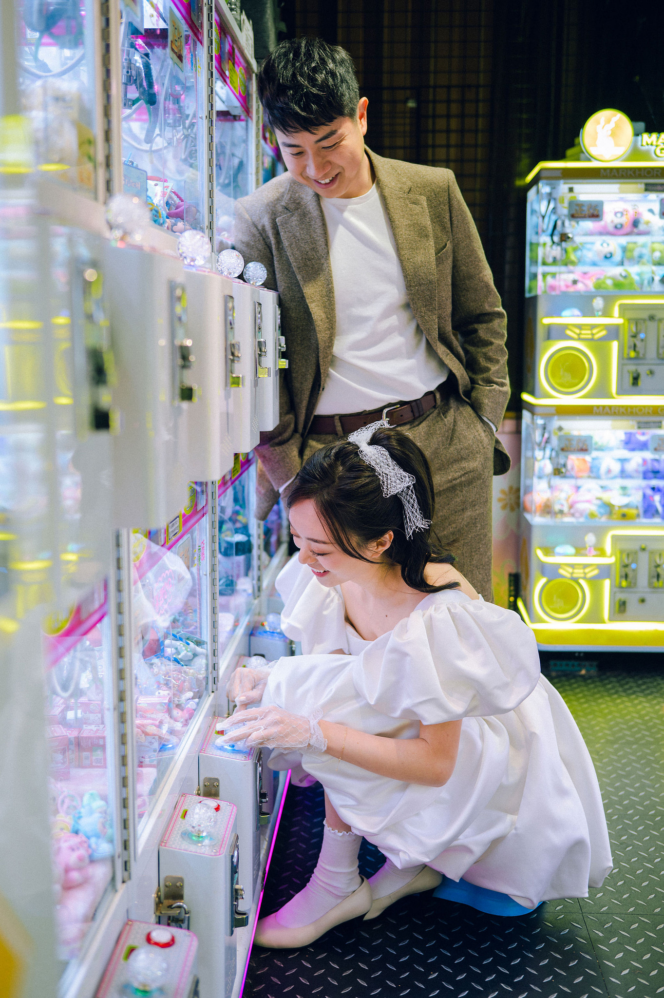 Taiwan Pre-Wedding Photoshoot | Dadaocheng, Nanjing Road & Huaxi Street at Huaxi Street pre-wedding photo