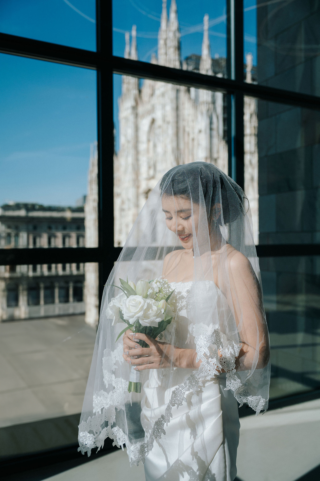 Milan Pre-Wedding Photoshoot | Milan Cathedral & Galleria Vittorio Emanuele II at Milan Cathedral pre-wedding photo
