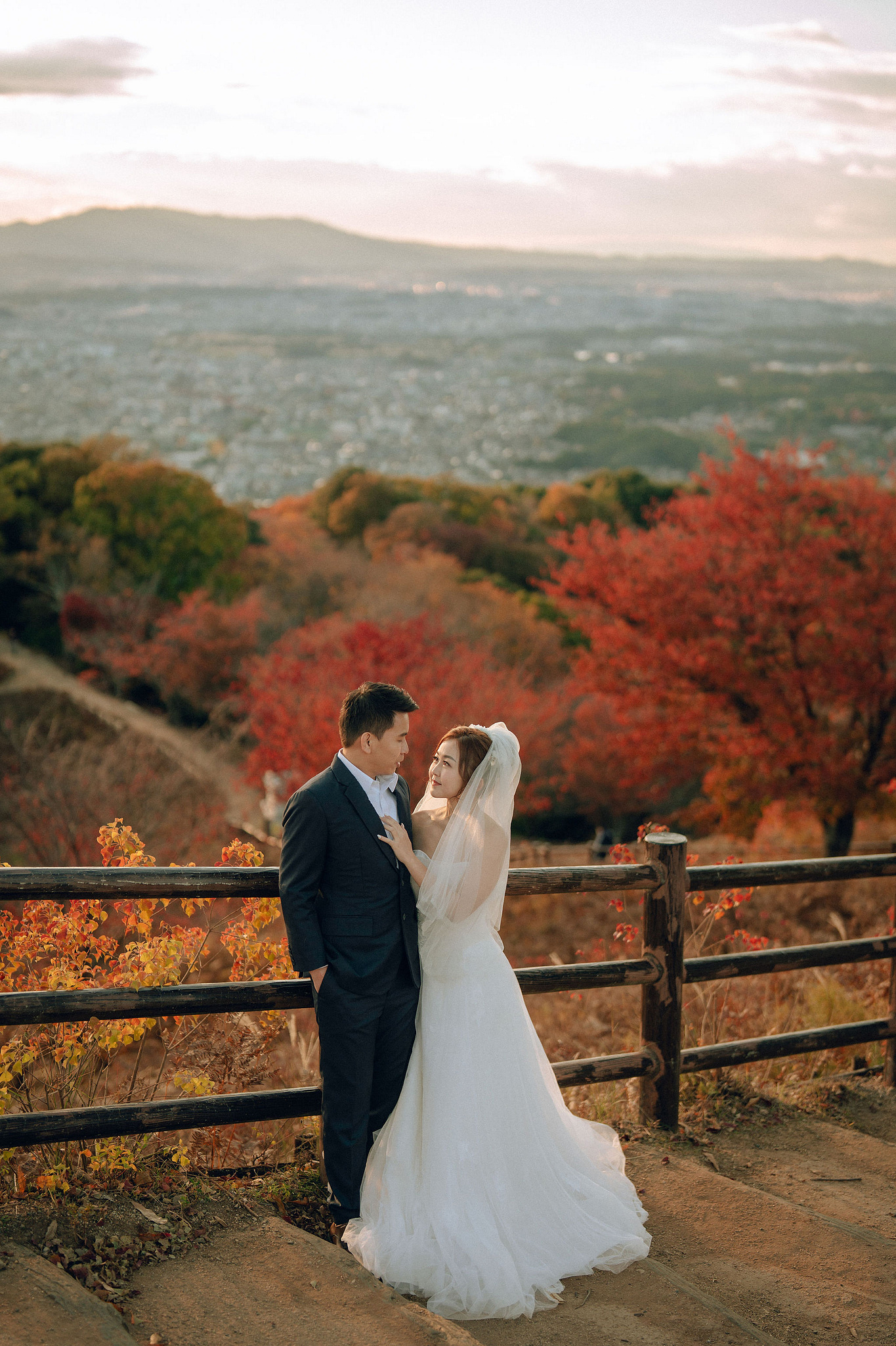 Kyoto Pre-Wedding Photoshoot | Arashiyama River, Arashiyama Temple & Mt. Wakakusa at Mt. Wakakusa pre-wedding photo