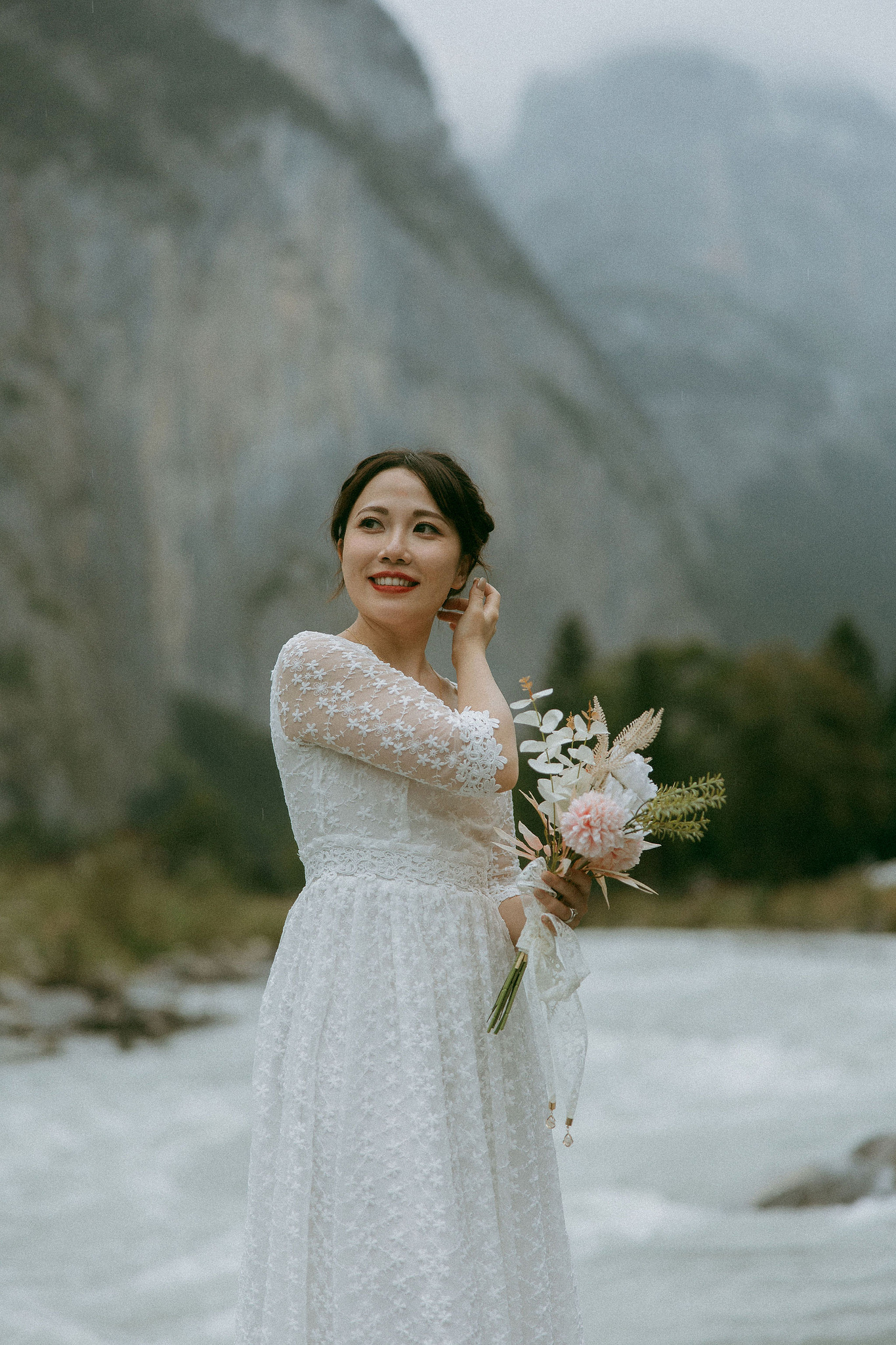 Switzerland Honeymoon Photoshoot Lucerne City Grindelwald First Cliff Lauterbrunnen Village at Lauterbrunnen pre-wedding photo