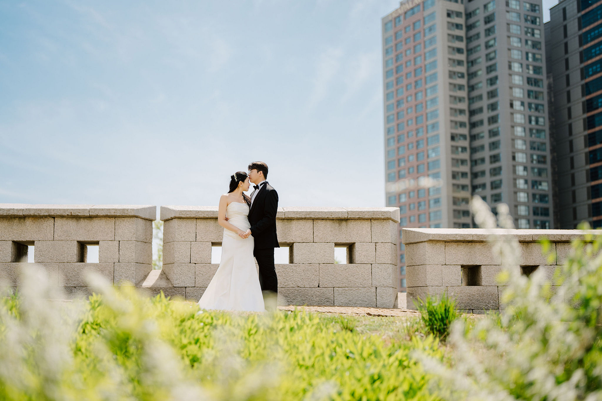 Seoul Pre-Wedding Photoshoot | Namsan, City Streets & Hangang Park at Namsan pre-wedding photo