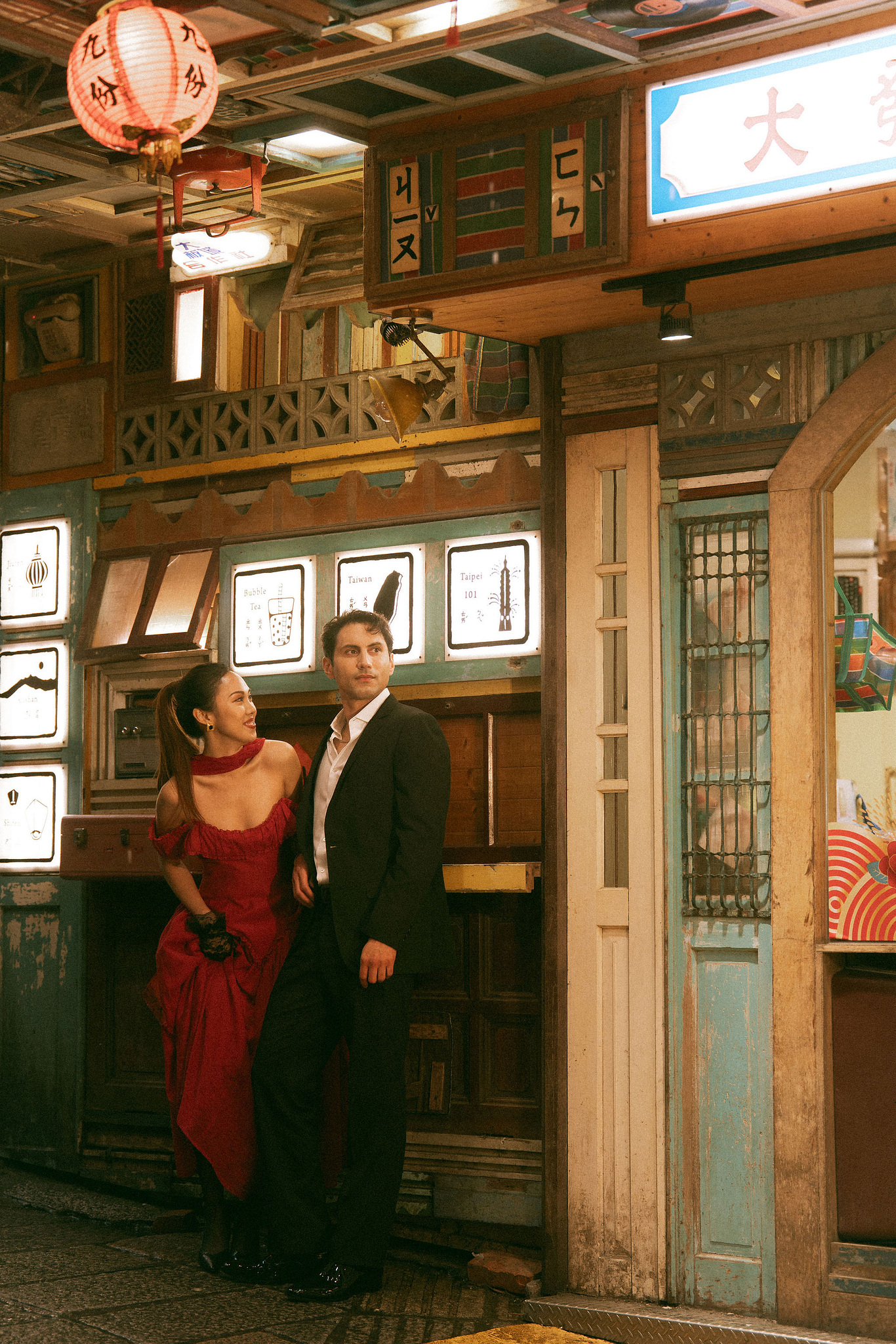 Taiwan Pre-Wedding Photoshoot | Bopiliao Historical Block, Nanya Rocks, Jinguashi & Jiufen at Jiufen pre-wedding photo