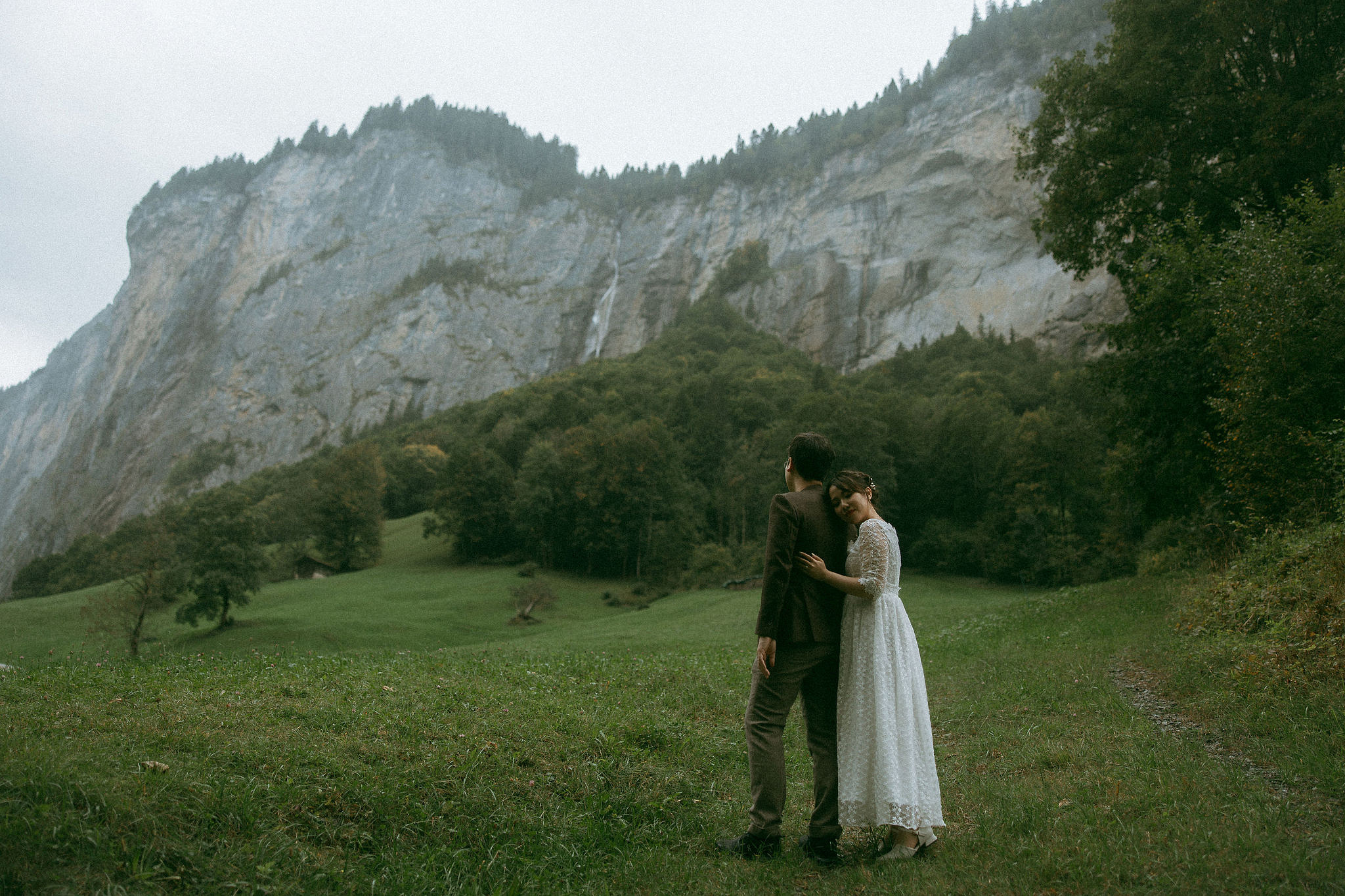 Switzerland Honeymoon Photoshoot Lucerne City Grindelwald First Cliff Lauterbrunnen Village at Lauterbrunnen pre-wedding photo
