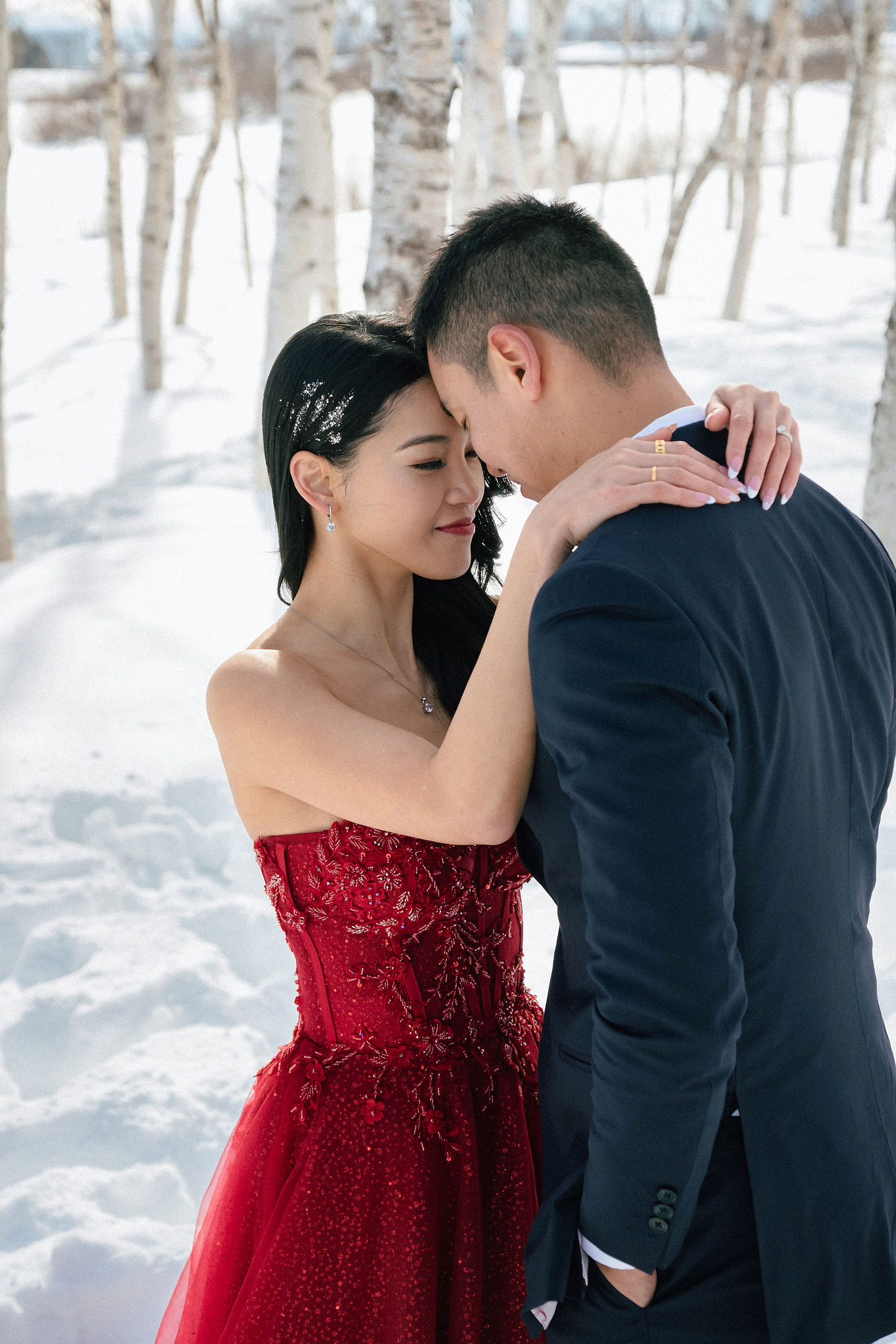 Hokkaido Pre-Wedding Photoshoot with Iyahiko Shrine, Nakajima Park, Moerenuma Park & Otaru Canal at Moerenuma Park pre-wedding photo