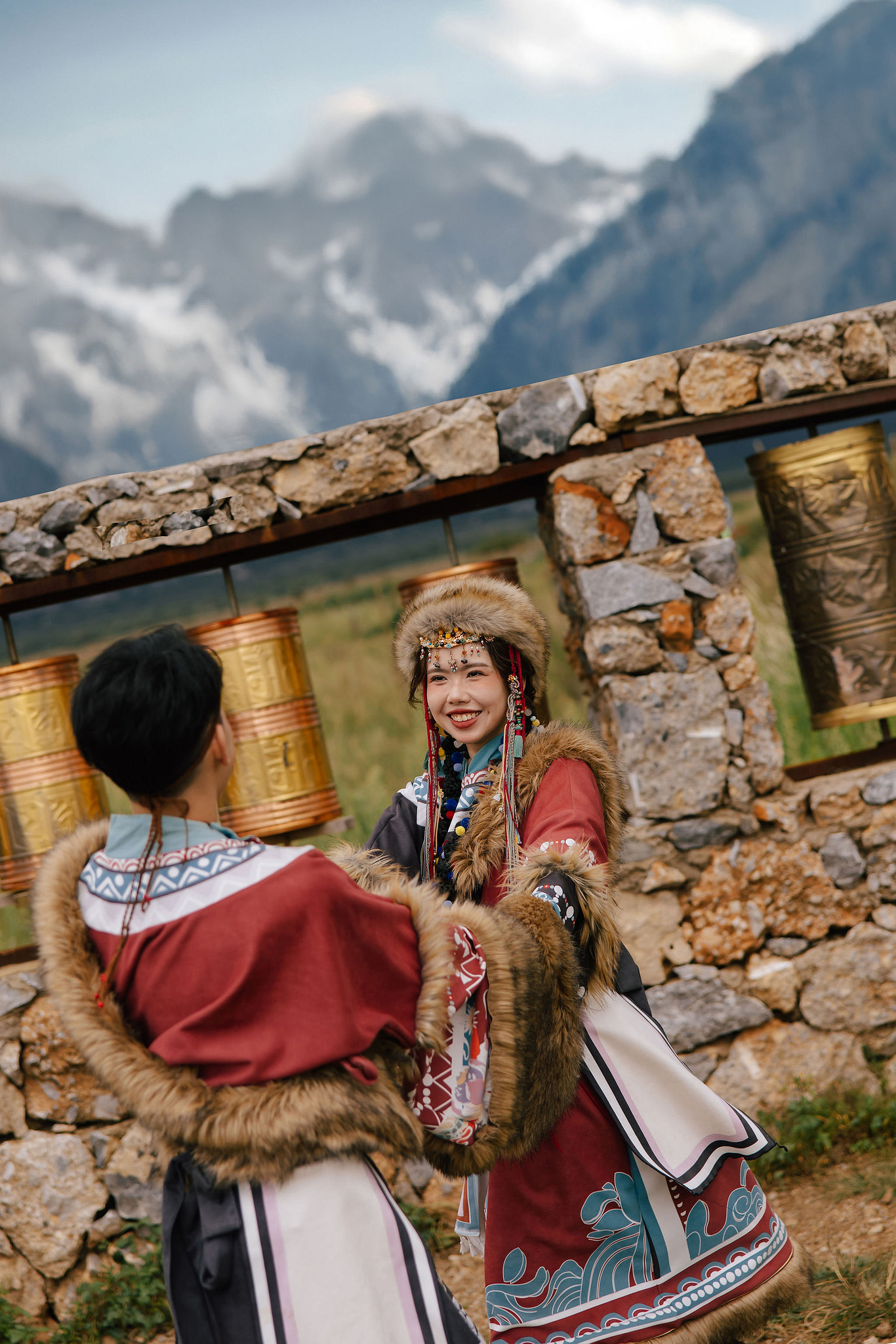 Yunnan Pre-Wedding Photoshoot Lijiang Dragon Jade Mountain Tribal Experience Ancient Town Hanfu at Yunnan Highland Pastures pre-wedding photo