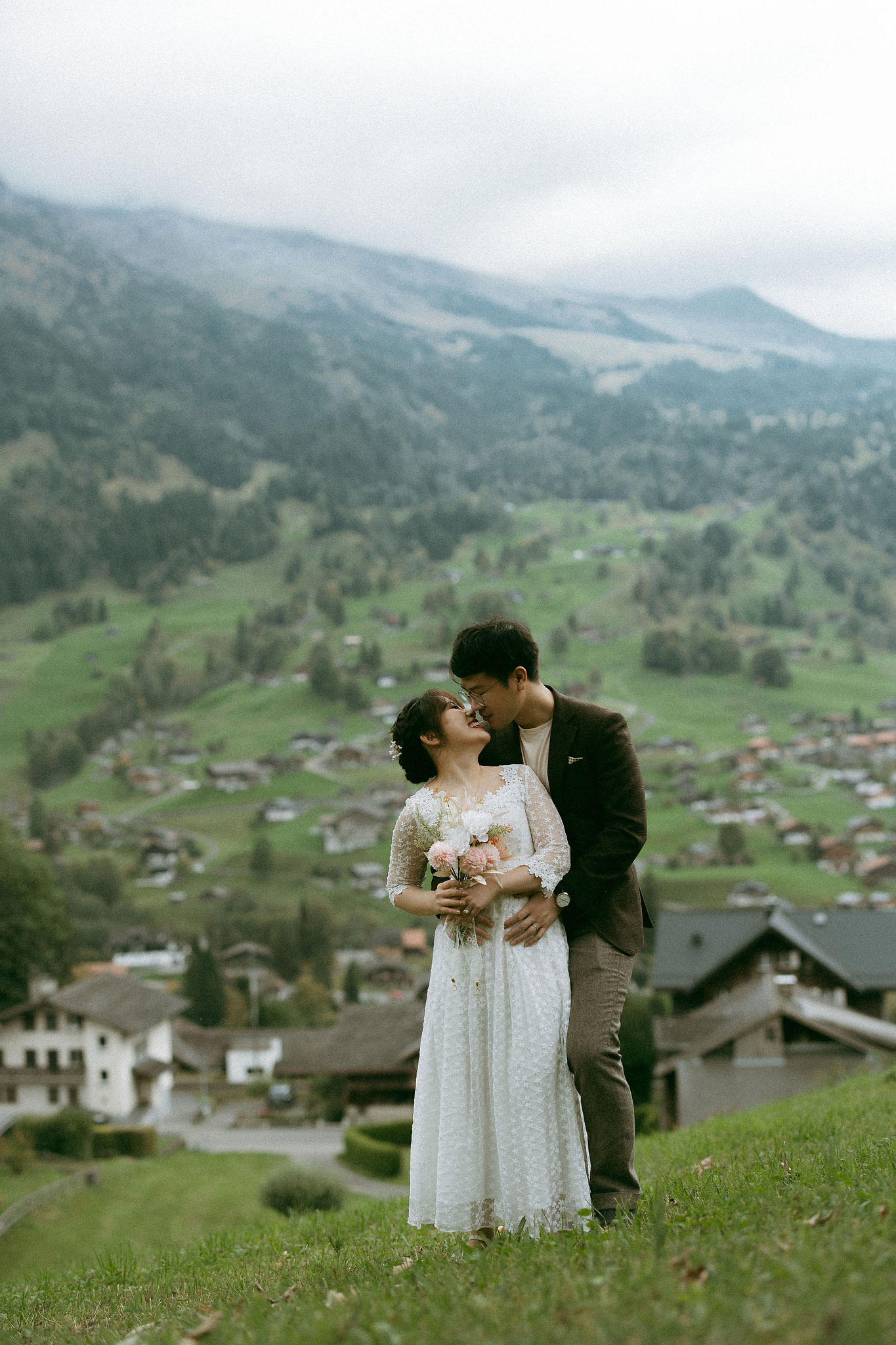 Switzerland Honeymoon Photoshoot Lucerne City Grindelwald First Cliff Lauterbrunnen Village at Lauterbrunnen pre-wedding photo