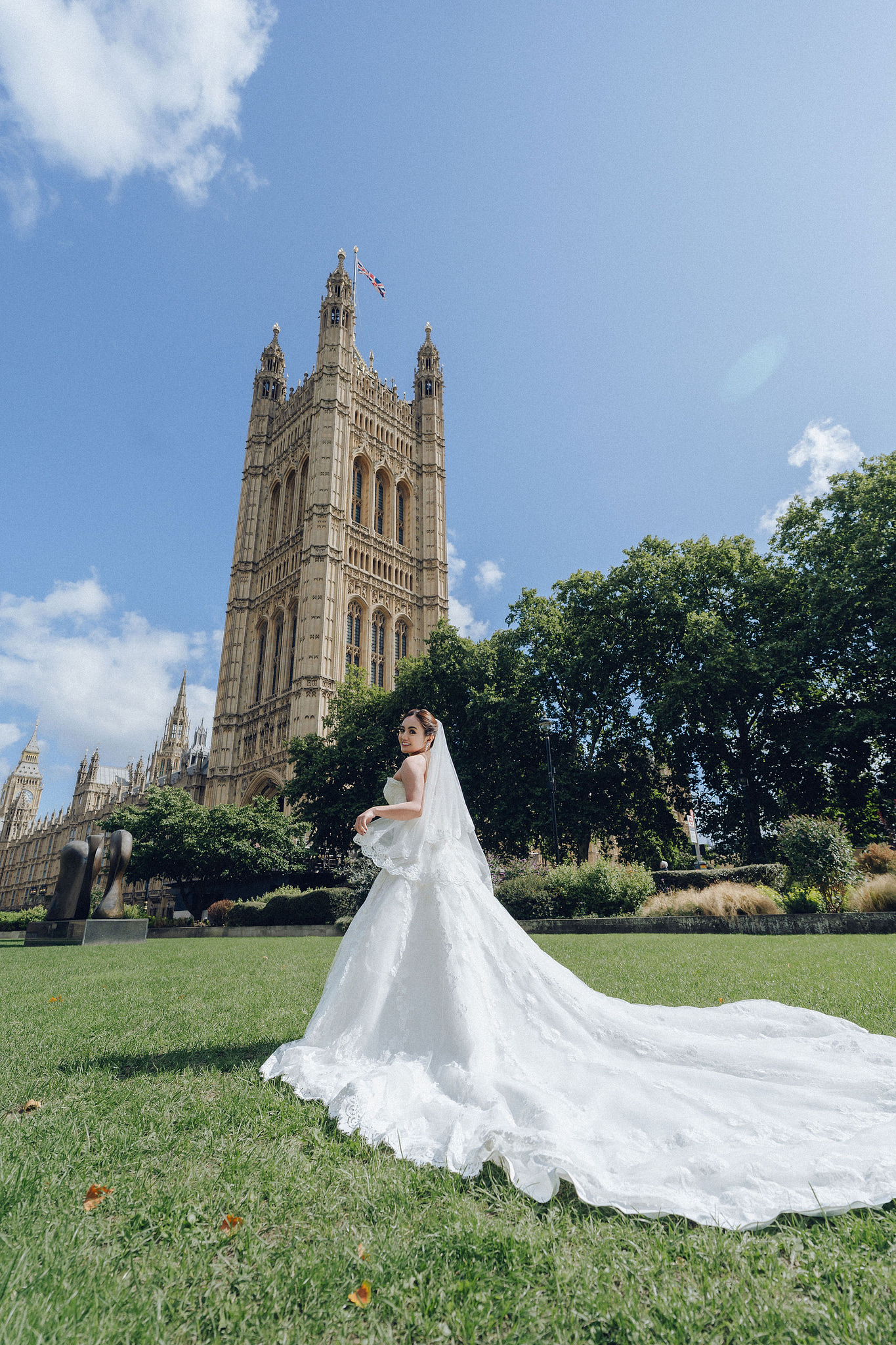 London Pre-Wedding Photoshoot | Westminster, St. Paul’s Cathedral & London Streets at Westminster pre-wedding photo