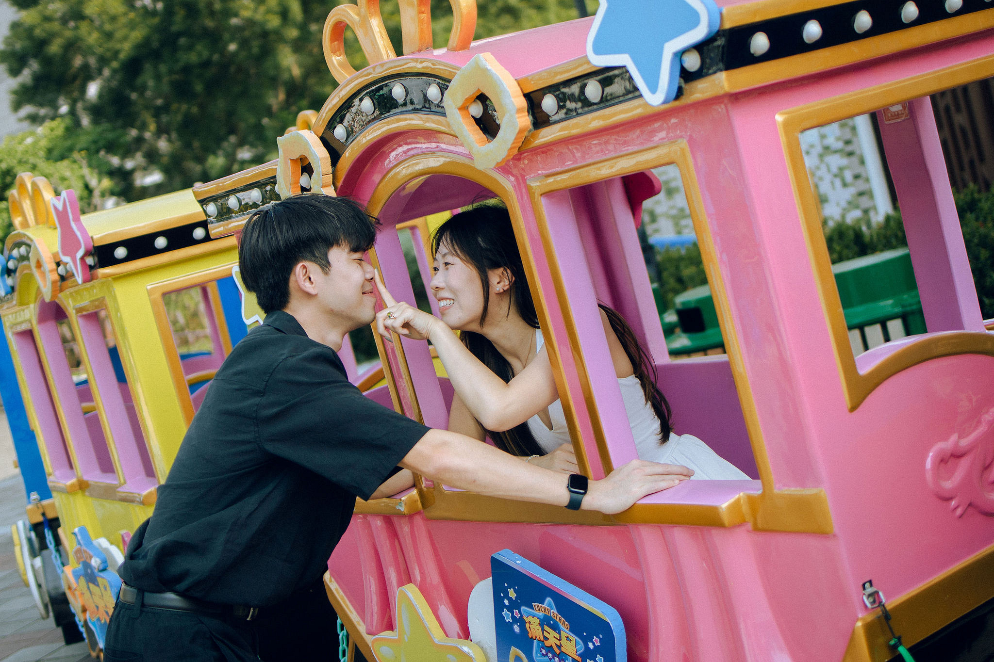 Taiwan Pre-Wedding Photoshoot | Dadaocheng & Children's Amusement Park at Children's Amusement Park pre-wedding photo