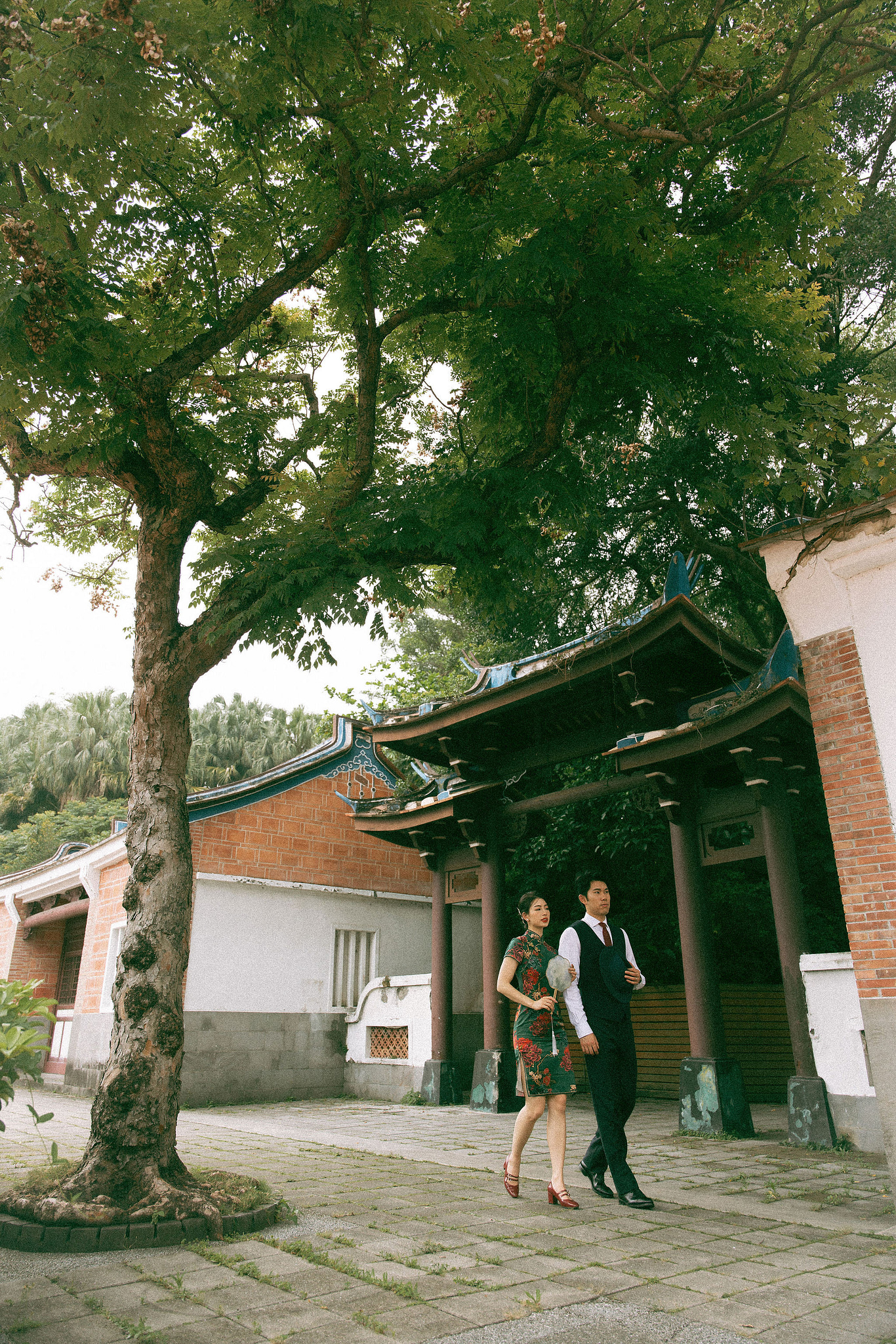 Taiwan Pre-Wedding Photoshoot Traditional Garden Qi Pao Experience Yangmingshan Vintage Night Market Shoot at Historic Garden pre-wedding photo