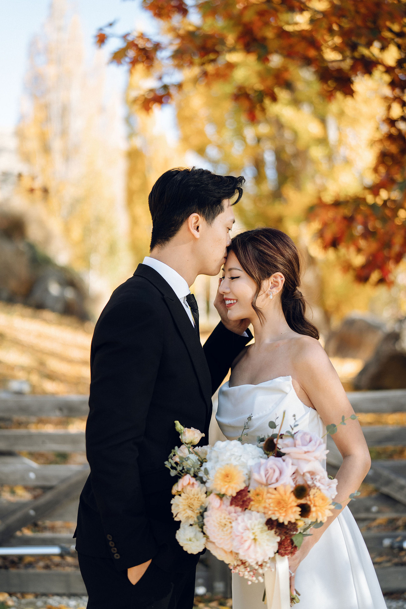 New Zealand Autumn Pre-Wedding Photoshoot Twin Peak Skippers Canyon Alpaca Farm Hilltop Cardrona Night Shoot Kombi Van at Cardrona pre-wedding photo