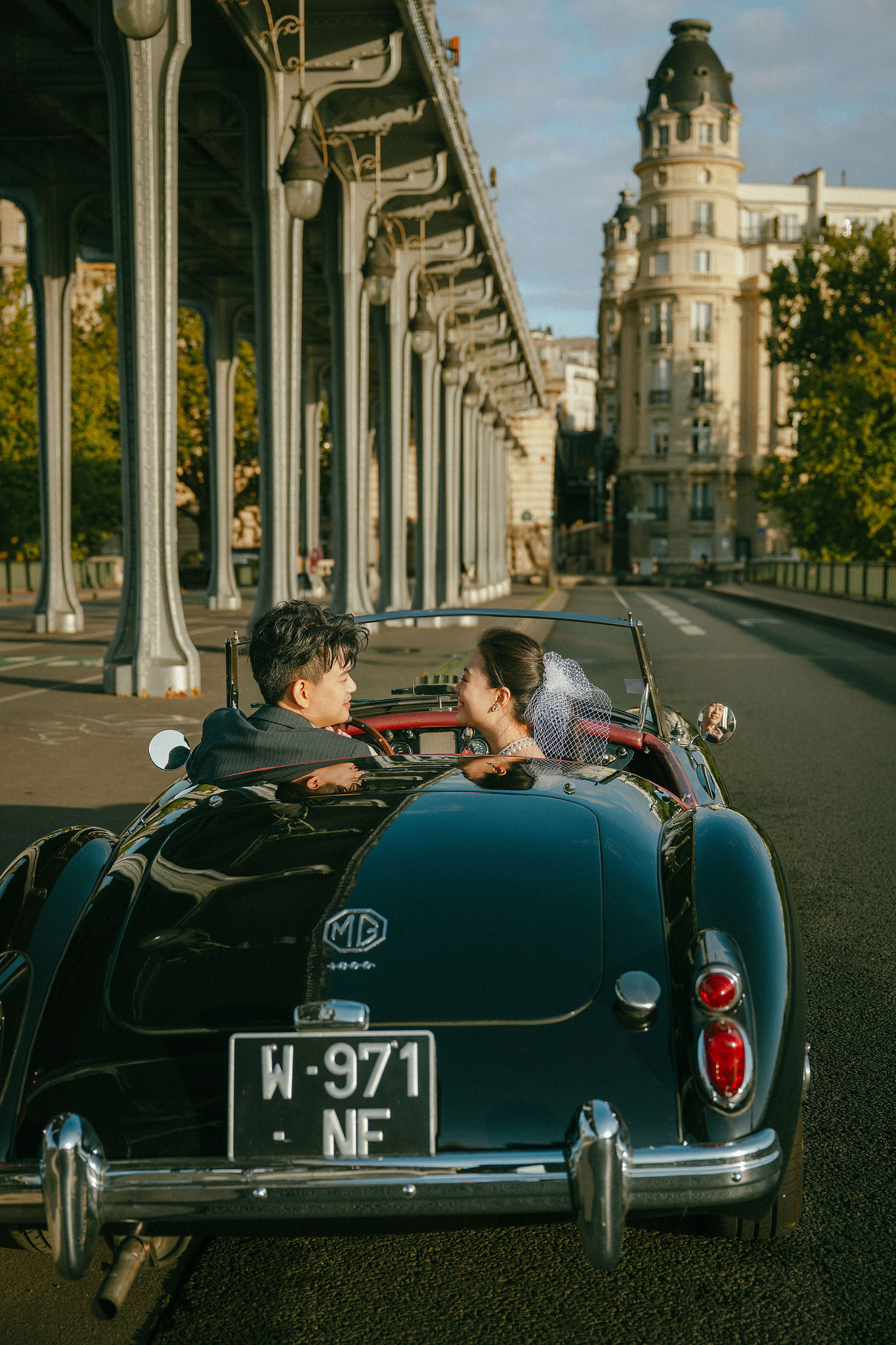 Paris Pre-Wedding Photoshoot | Bir-Hakeim Bridge, Paris Streets & Château de Fontainebleau at Bir-Hakeim Bridge pre-wedding photo