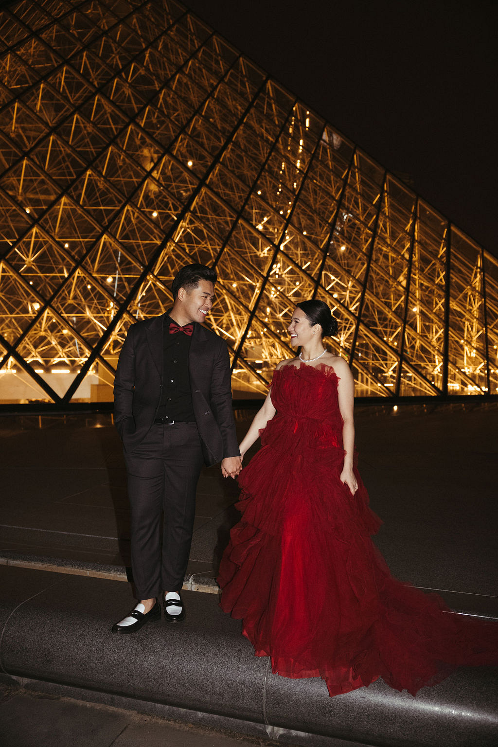 Paris Pre-Wedding Photoshoot with Eiﬀel Tower Louvre Museum Parisian Cafe Vintage Car Rooftop Night at Louvre Museum pre-wedding photo