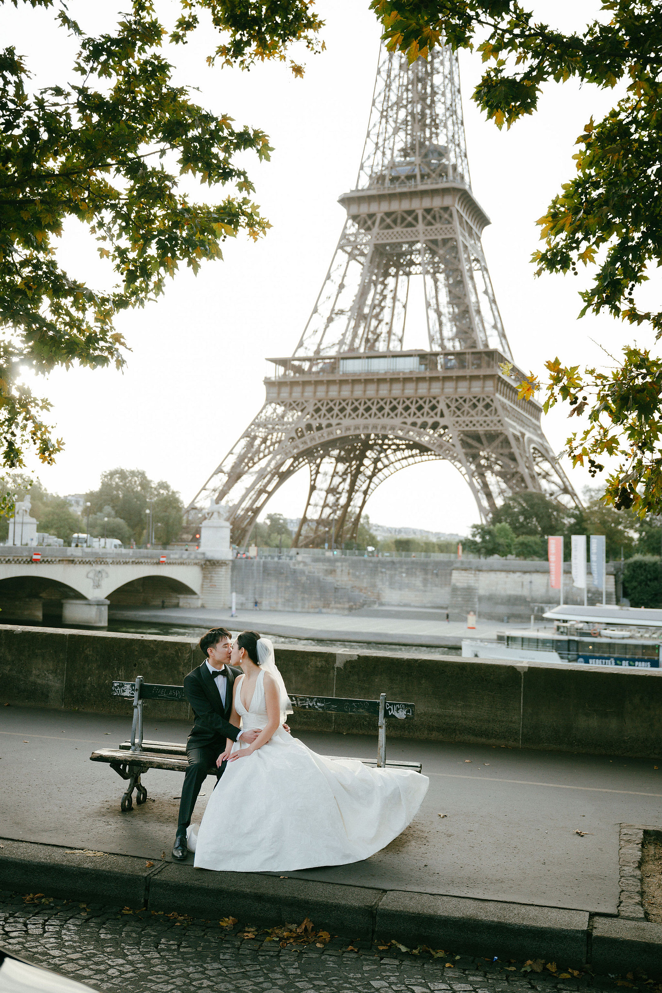 Paris Autumn Pre-Wedding Photoshoot | Place du Trocadéro, Port de Billy, Avenue de Camoëns, Louvre & Luxembourg Gardens at Place du Trocadéro & Avenue de New York pre-wedding photo