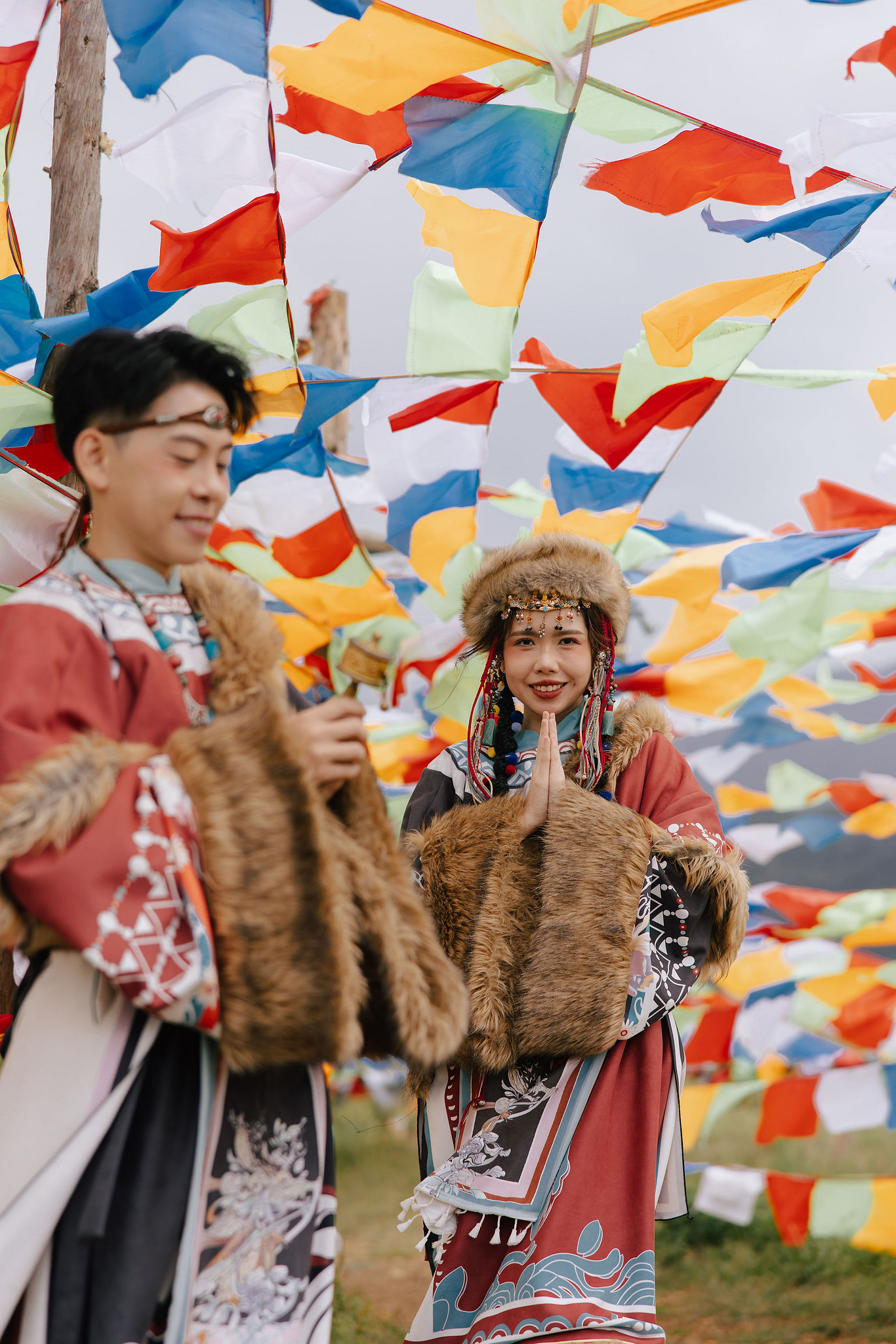 Yunnan Pre-Wedding Photoshoot Lijiang Dragon Jade Mountain Tribal Experience Ancient Town Hanfu at Yunnan Highland Pastures pre-wedding photo