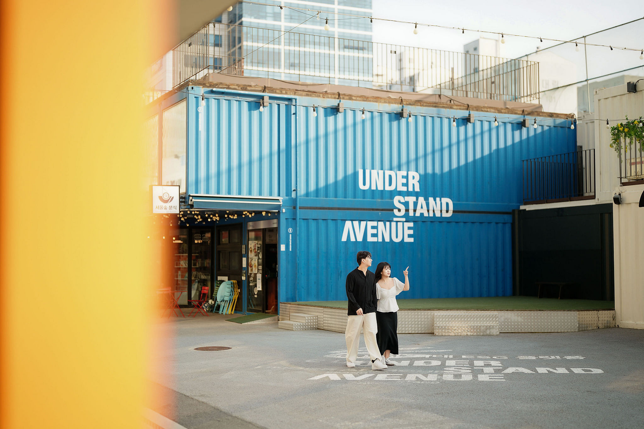 Seoul Pre-Wedding Photoshoot | Muhly Park, Seoul Forest & Cafe Street` at Cafe Street pre-wedding photo