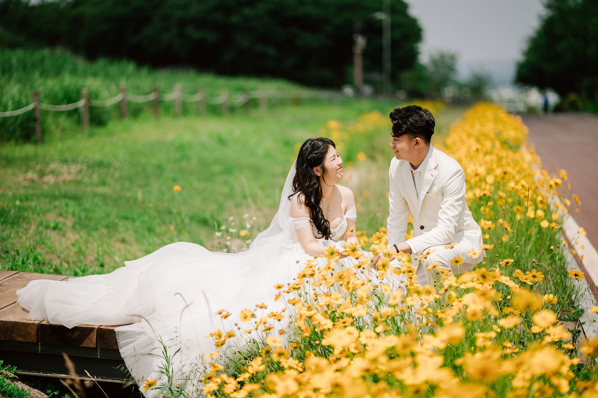 Seoul Pre-Wedding Photoshoot | Haneul Park, Yonsei University & Yeonnam-dong at Haneul Park pre-wedding photo