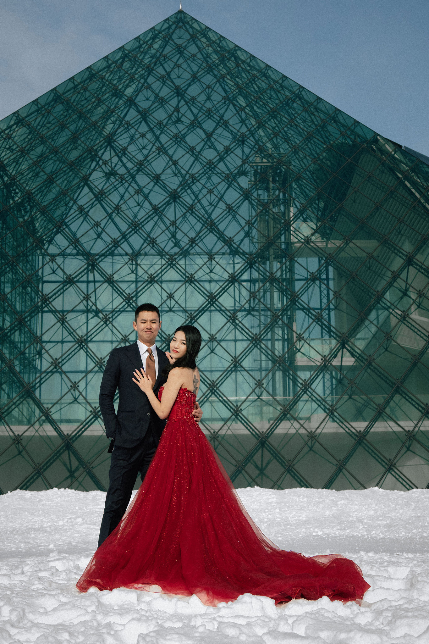 Hokkaido Pre-Wedding Photoshoot with Iyahiko Shrine, Nakajima Park, Moerenuma Park & Otaru Canal at Moerenuma Park pre-wedding photo