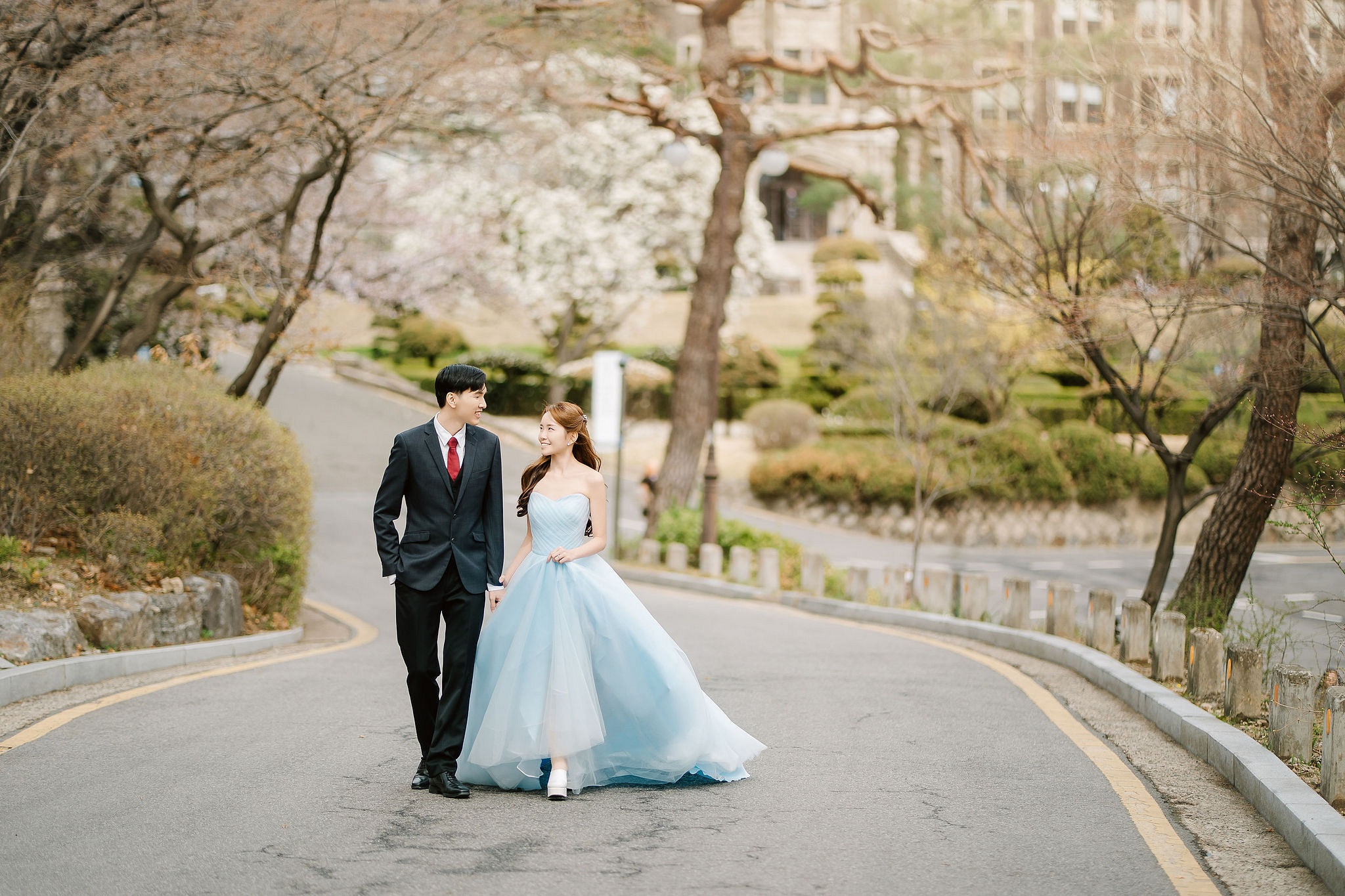 Seoul Pre-Wedding Photoshoot | Yongsan Park, Yonsei University & Kyung Hee University at Yonsei University pre-wedding photo