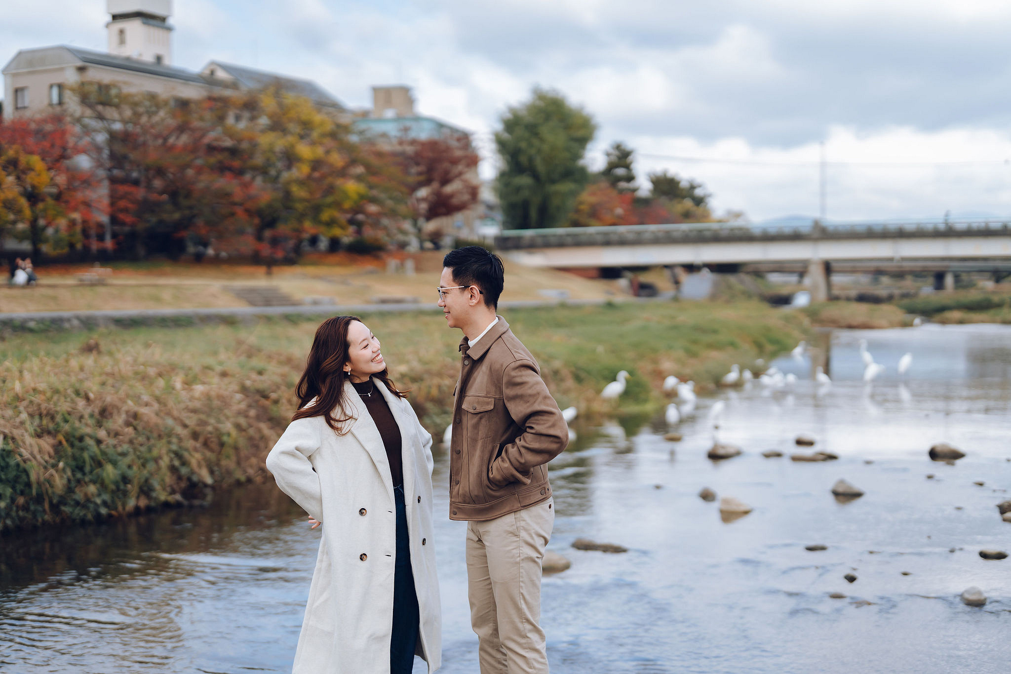 Kyoto Pre-Wedding Photoshoot | Kamo River, Nara Deer Park & Mt. Wakakusa at Kamo River pre-wedding photo