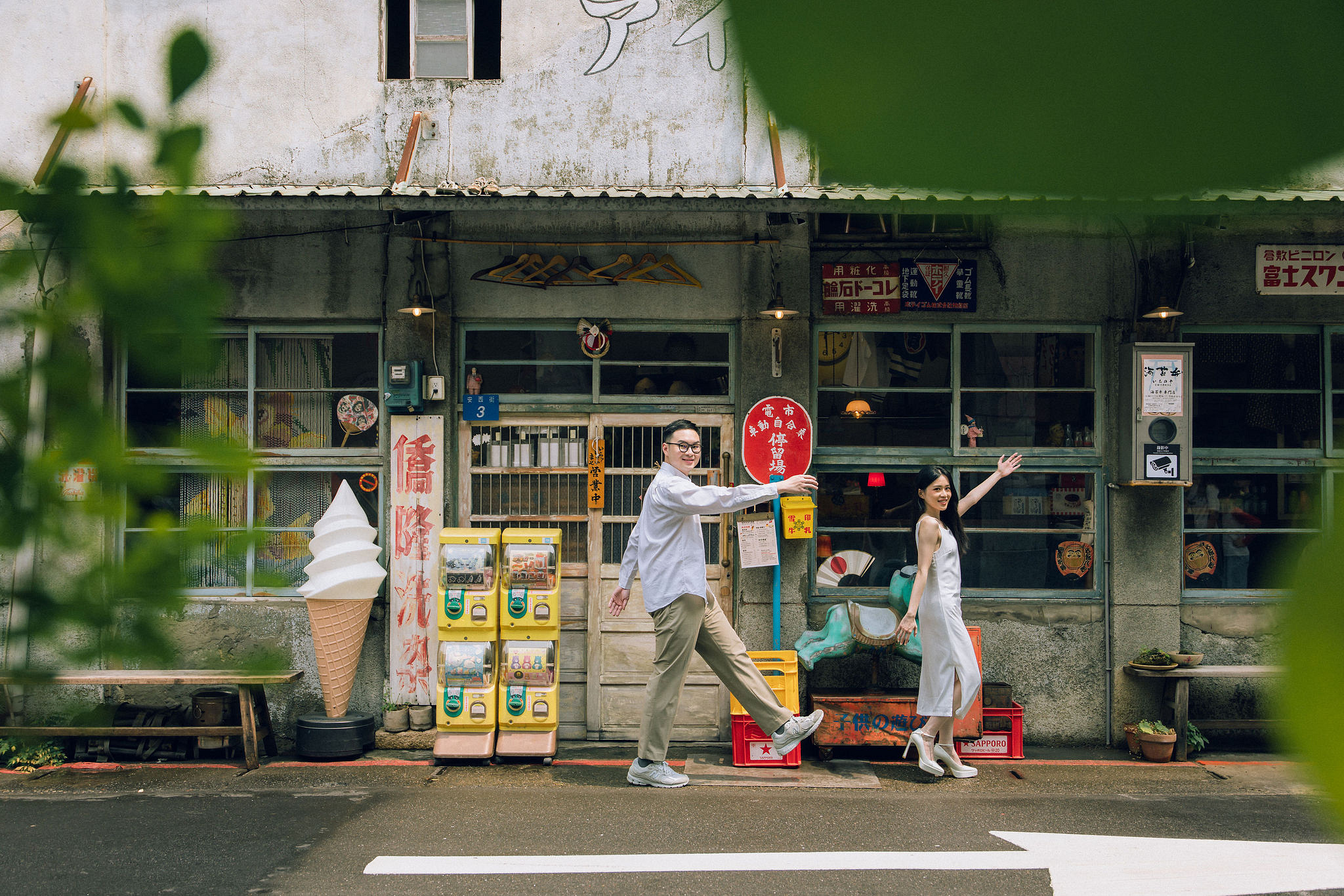 Taiwan Pre-Wedding Photoshoot | Dadaocheng, Shifen & Jiufen at Da Dao Cheng pre-wedding photo