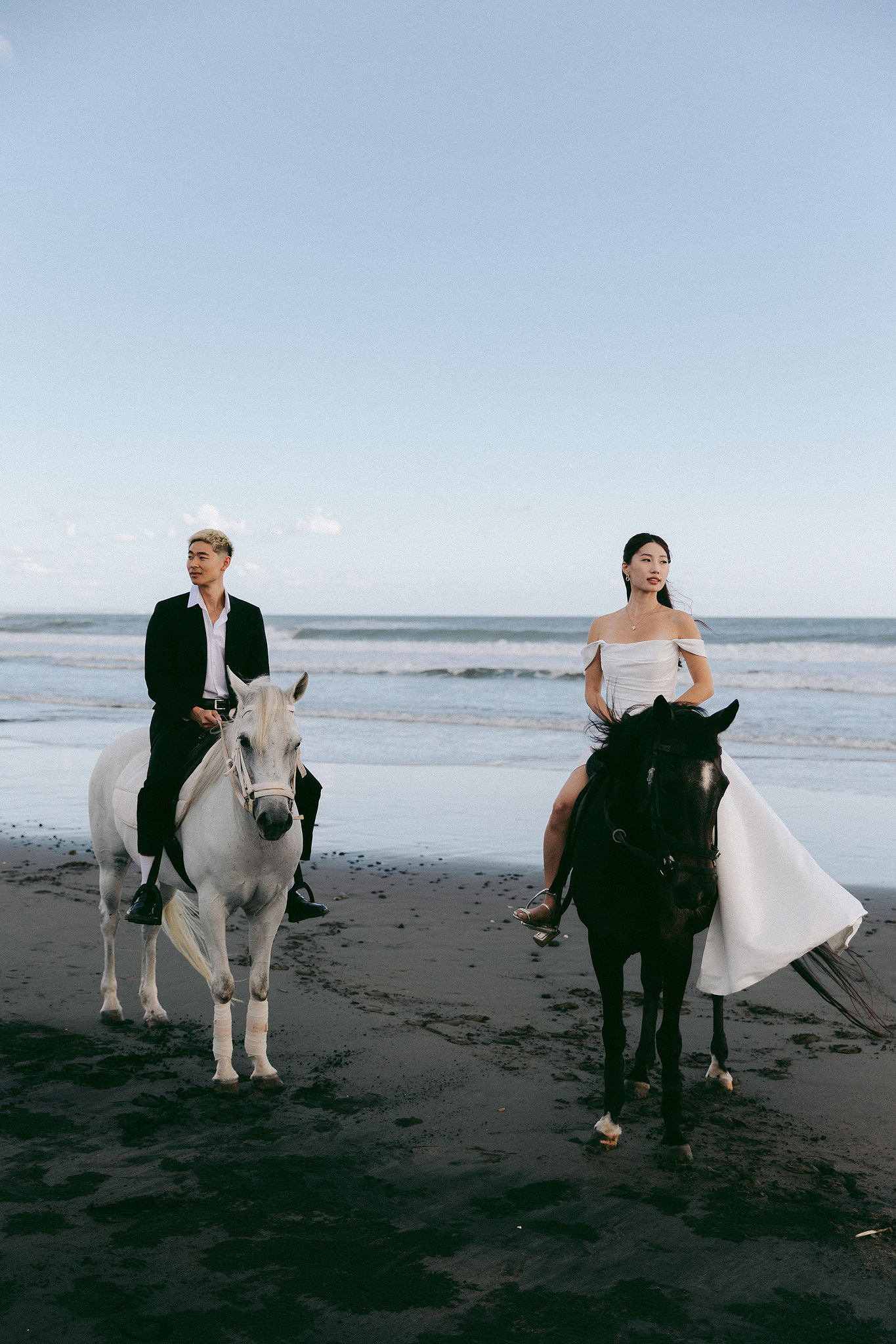 Bali Pre-Wedding Photoshoot | Mt. Batur Pinggan Village, Gelato Diner & Black Sand Beach at Beach   pre-wedding photo