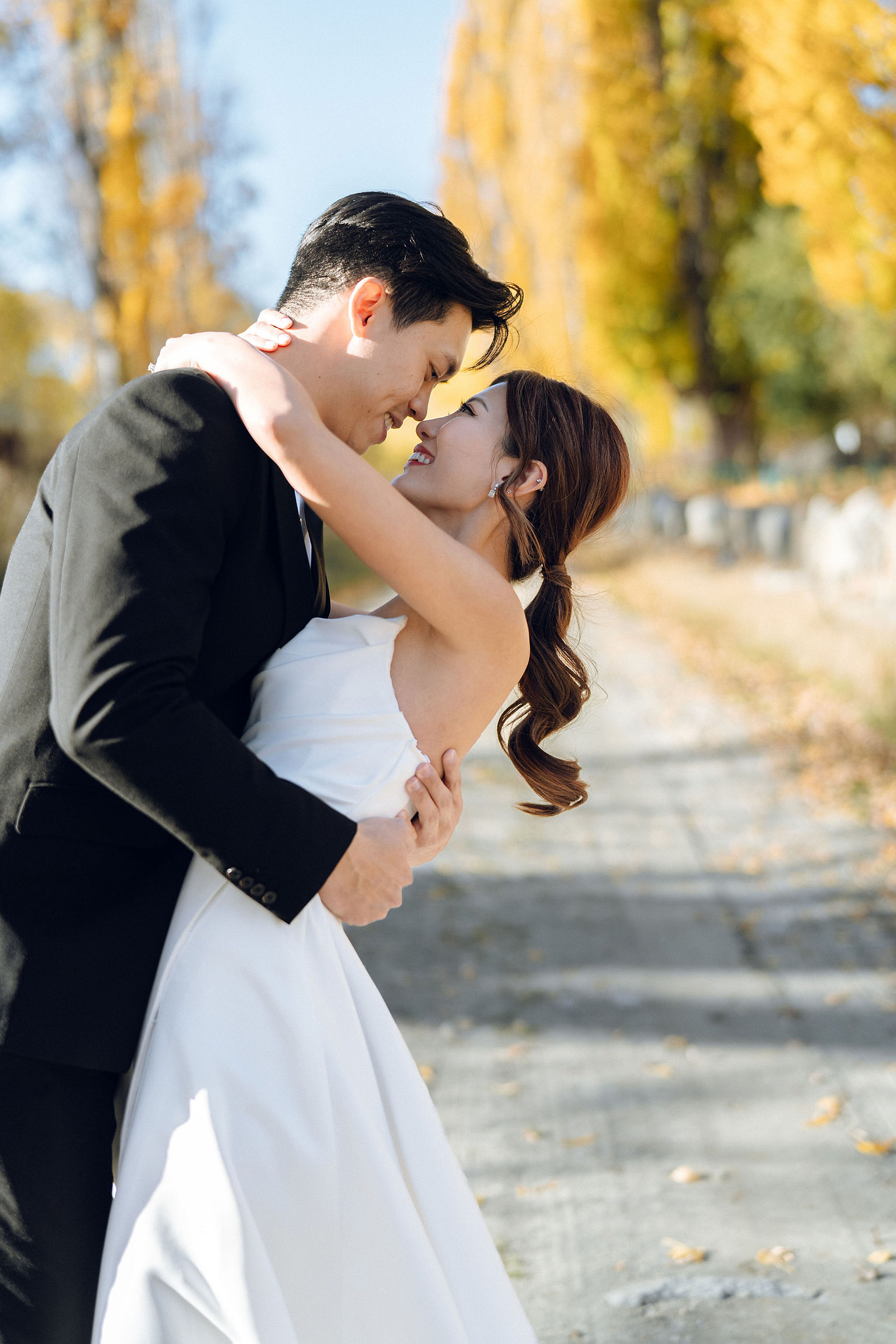 New Zealand Autumn Pre-Wedding Photoshoot Twin Peak Skippers Canyon Alpaca Farm Hilltop Cardrona Night Shoot Kombi Van at Cardrona pre-wedding photo