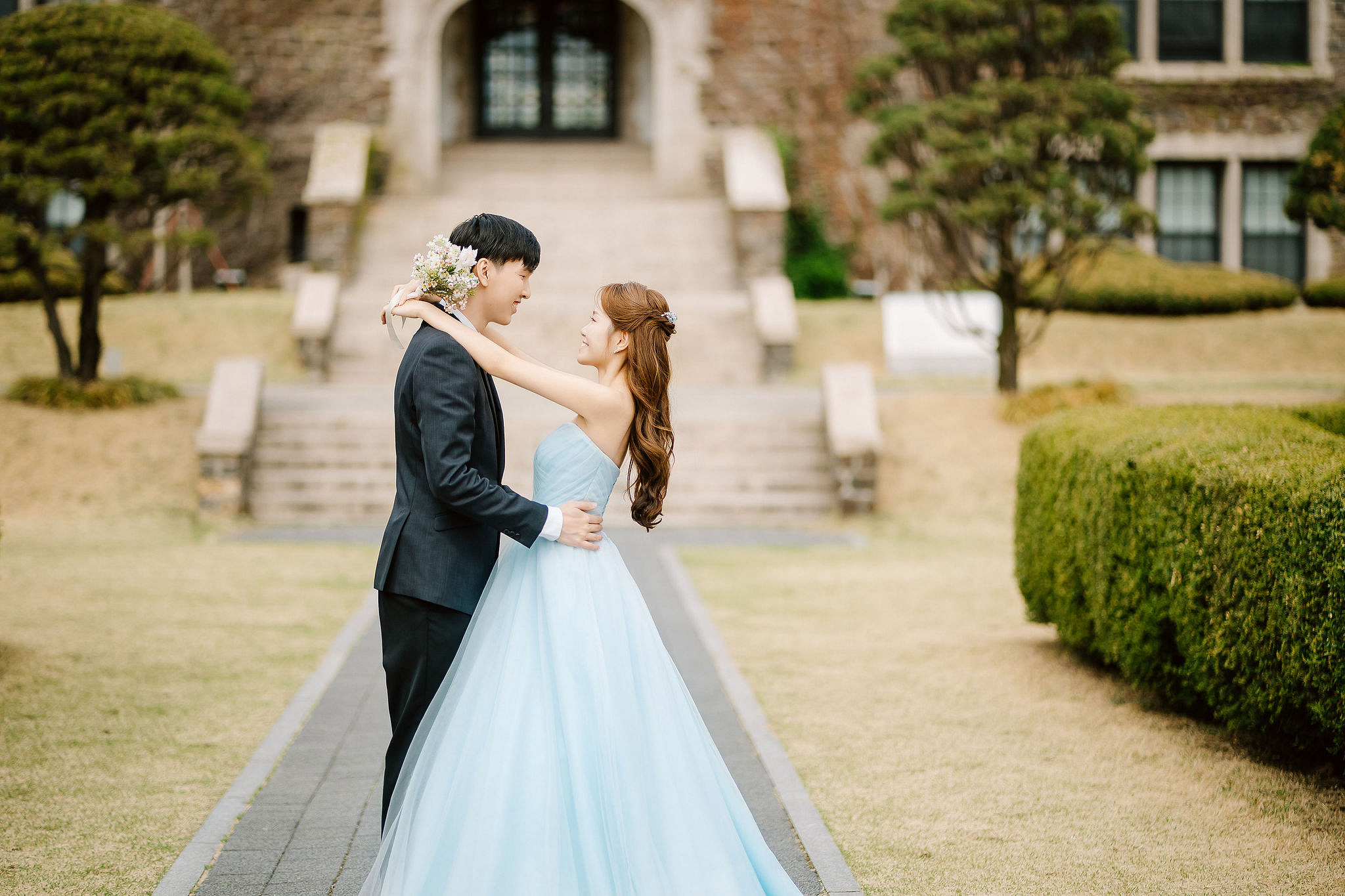 Seoul Pre-Wedding Photoshoot | Yongsan Park, Yonsei University & Kyung Hee University at Yonsei University pre-wedding photo