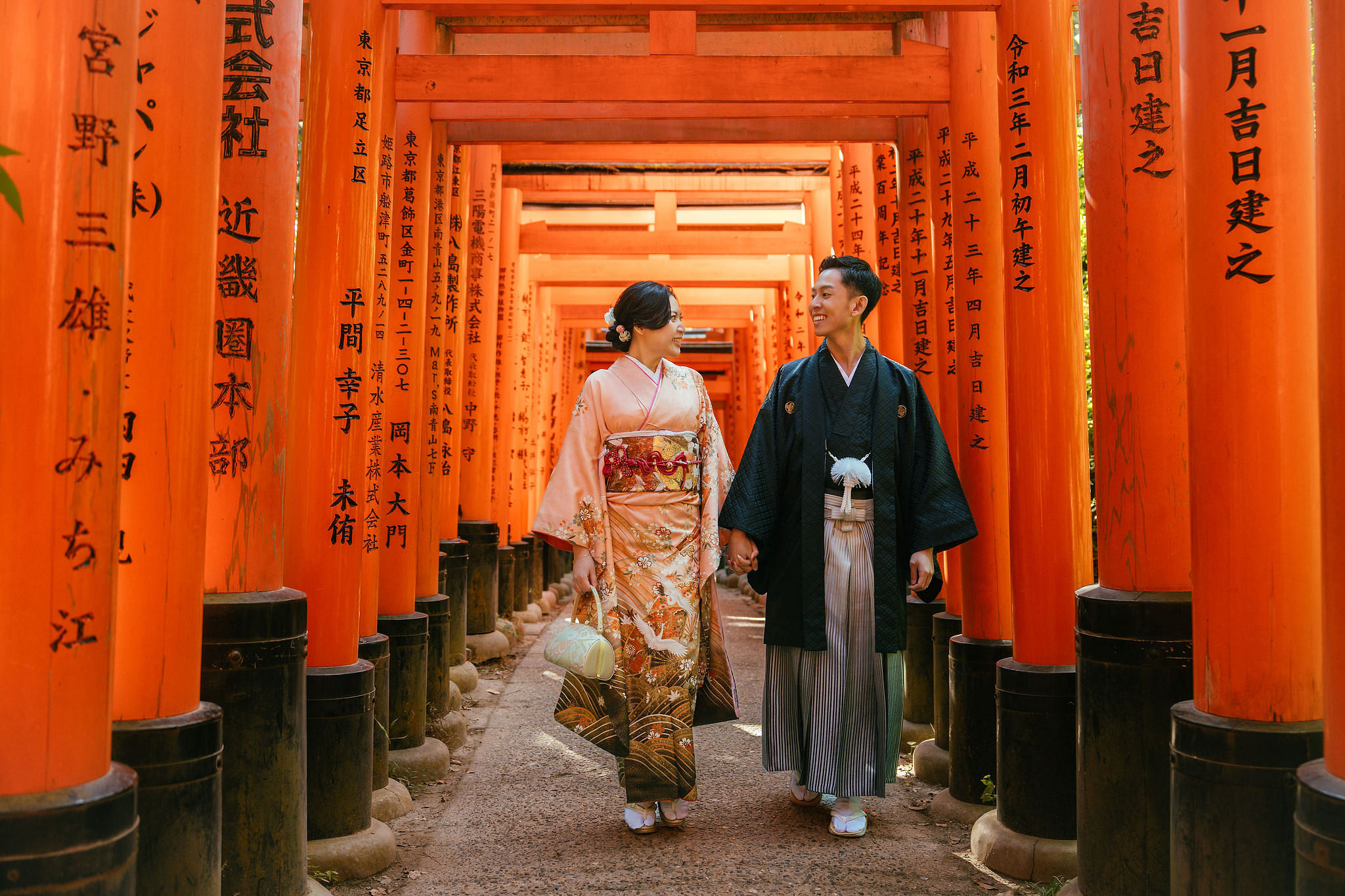 Kyoto Pre-Wedding Photoshoot | Gion Streets & Fushimi Inari Shrine & Nara Park at Fushimi Inari Shrine pre-wedding photo
