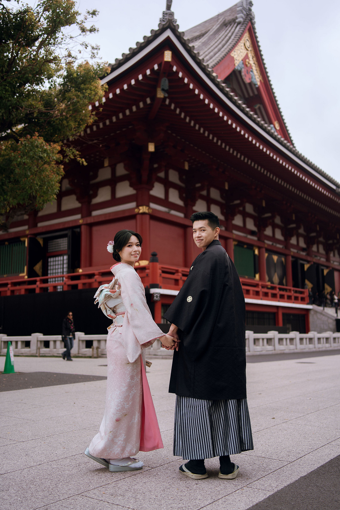 Tokyo & Mt Fuji Pre-Wedding Photoshoot | Senso-Ji Temple, Tokyo Park & Lake Kawaguchiko at Senso-Ji Temple pre-wedding photo