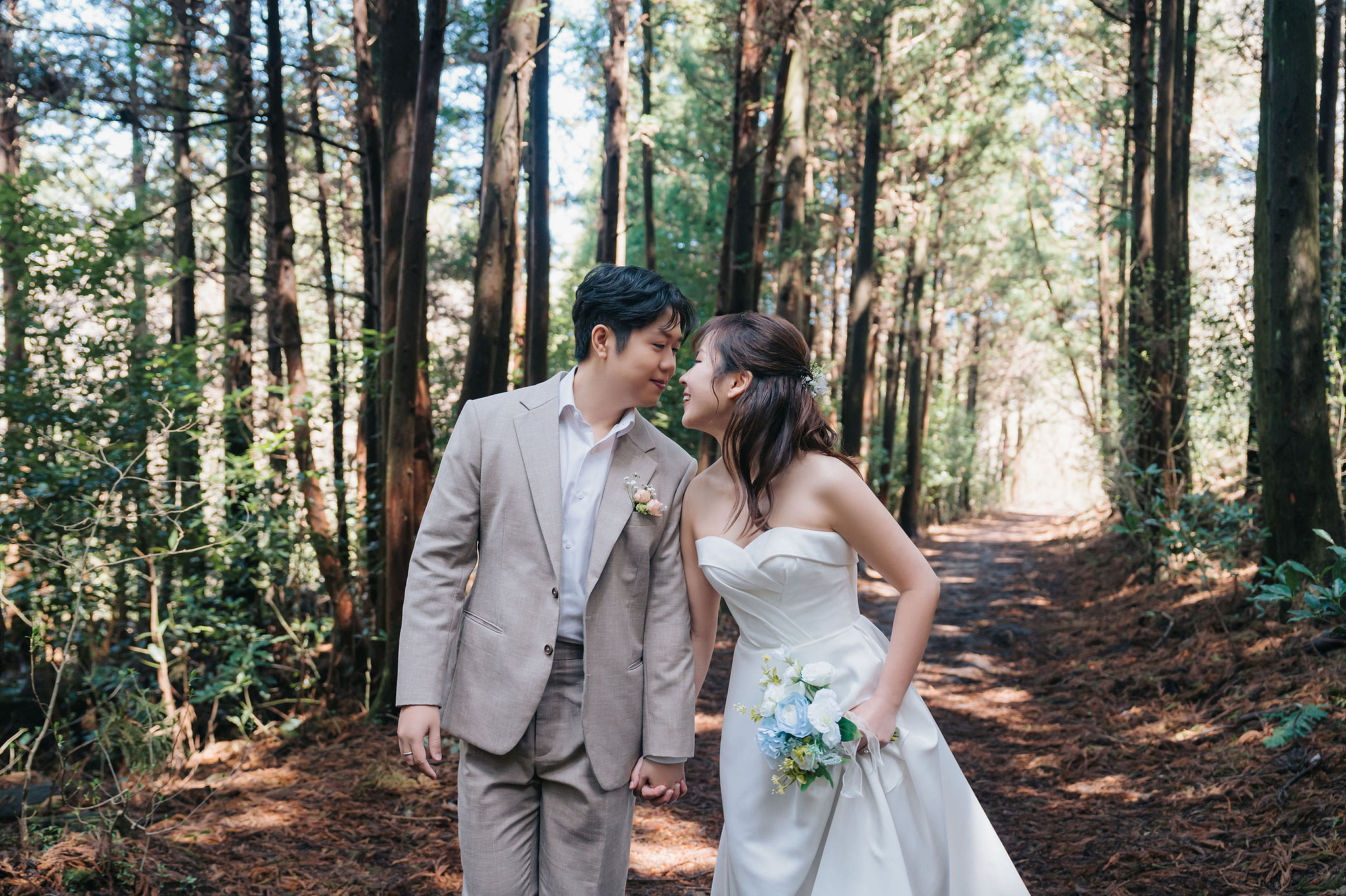 Jeju Pre-Wedding Photoshoot | Wangimae Forest, Yerae Ecological Park & Geumneung Beach at Wangimae Forest pre-wedding photo