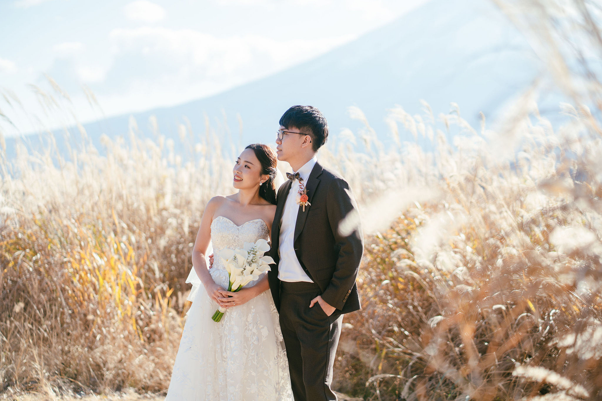 Tokyo & Mt Fuji Pre-Wedding Photoshoot | Asakusa Temple, Maple Corridor, Susuki Fields & Lake Kawaguchiko at Suzuki Fields pre-wedding photo
