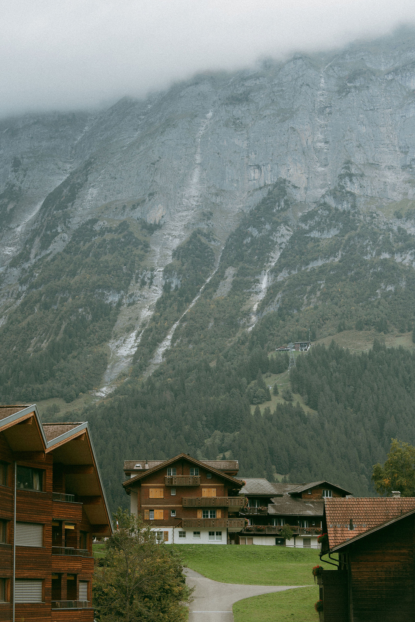 Switzerland Honeymoon Photoshoot Lucerne City Grindelwald First Cliff Lauterbrunnen Village at Lauterbrunnen pre-wedding photo