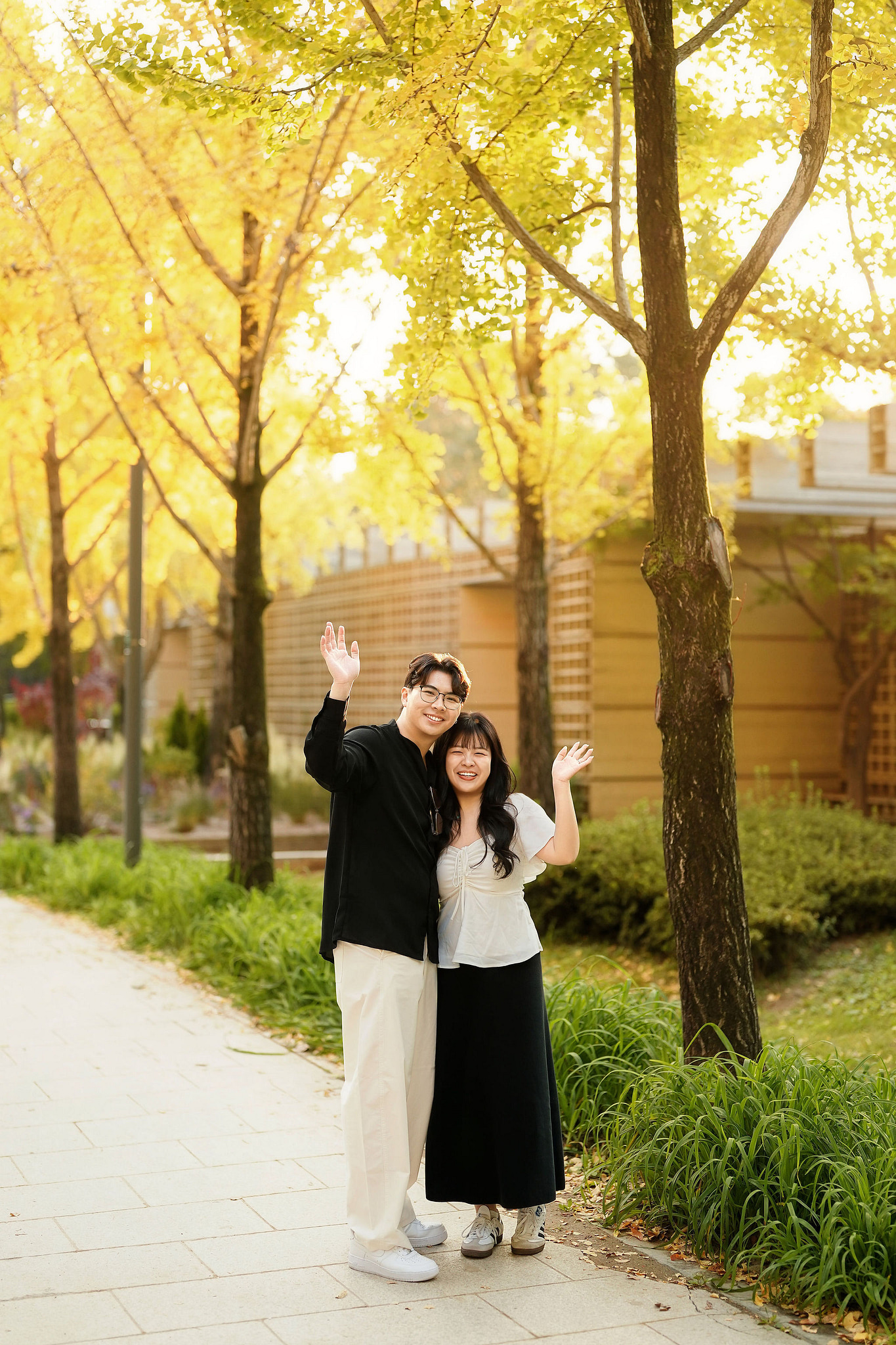 Seoul Pre-Wedding Photoshoot | Muhly Park, Seoul Forest & Cafe Street` at Cafe Street pre-wedding photo